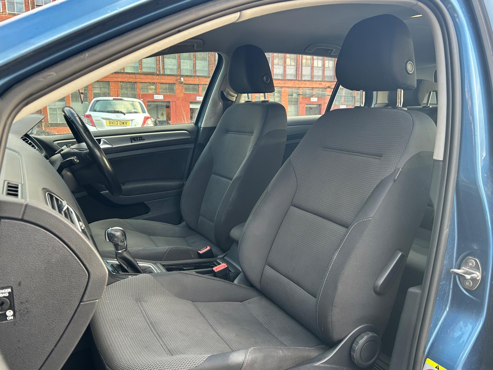Volkswagen Golf view 16