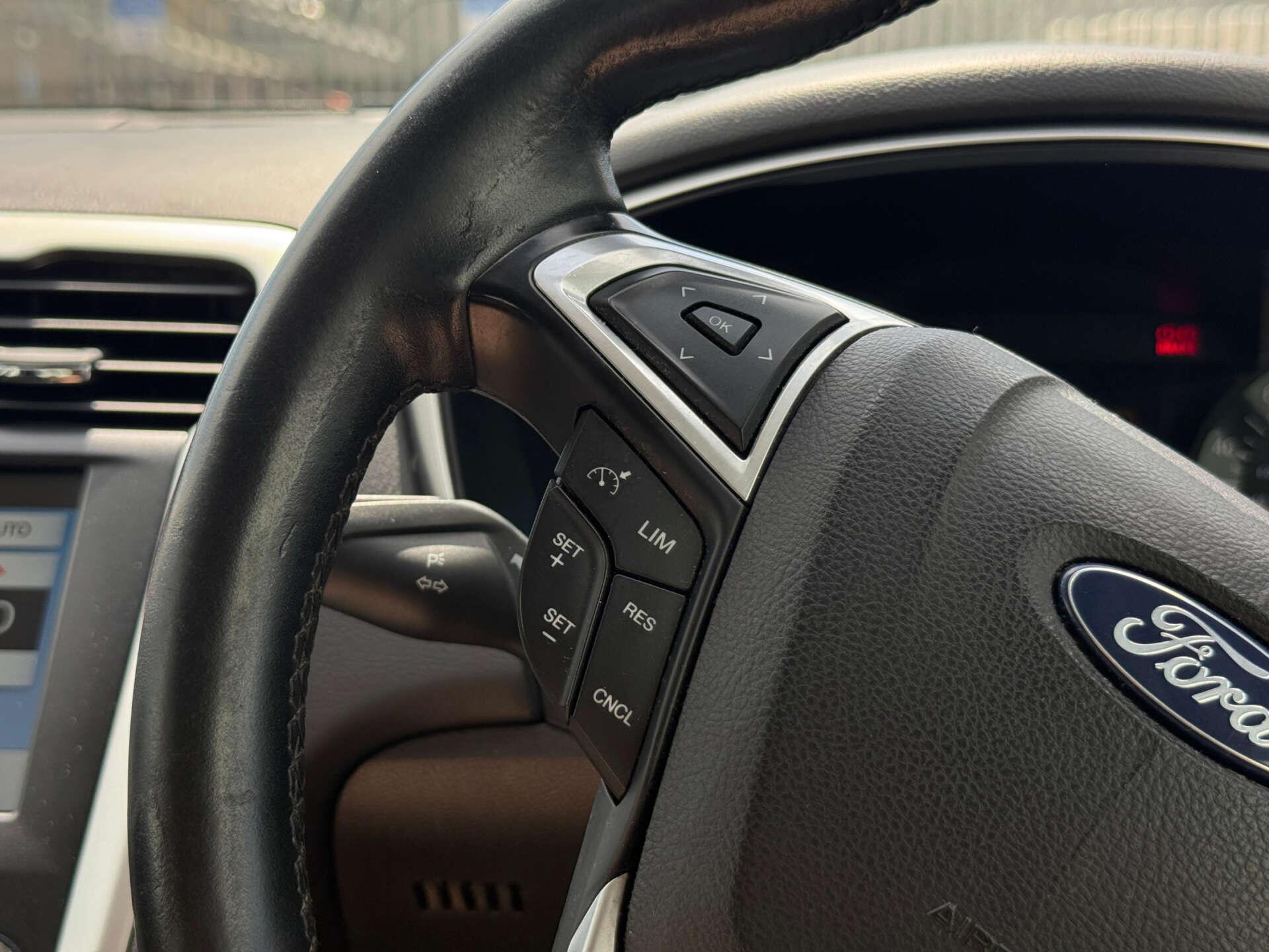Ford Mondeo view 48