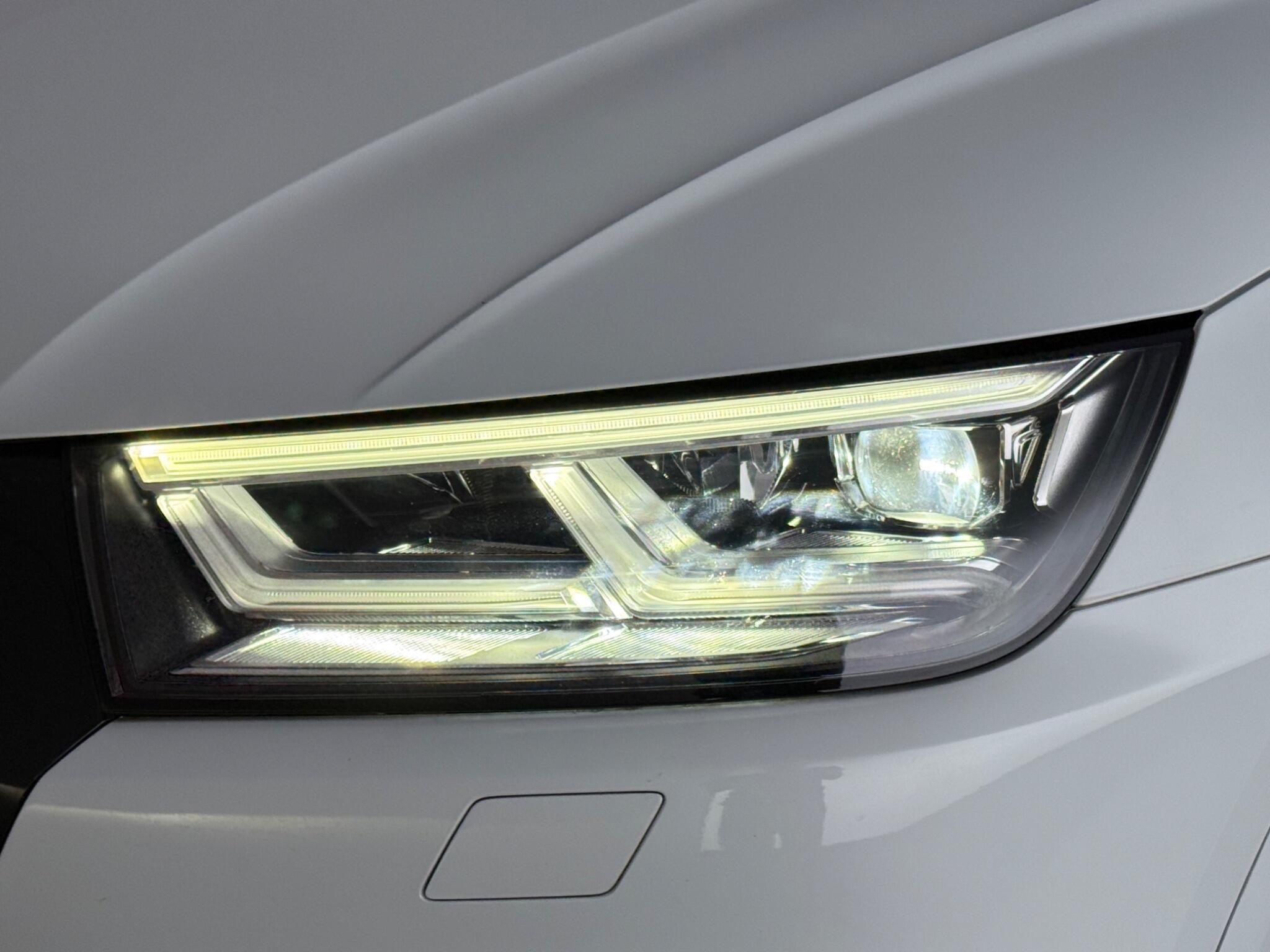 Audi Q5 view 13