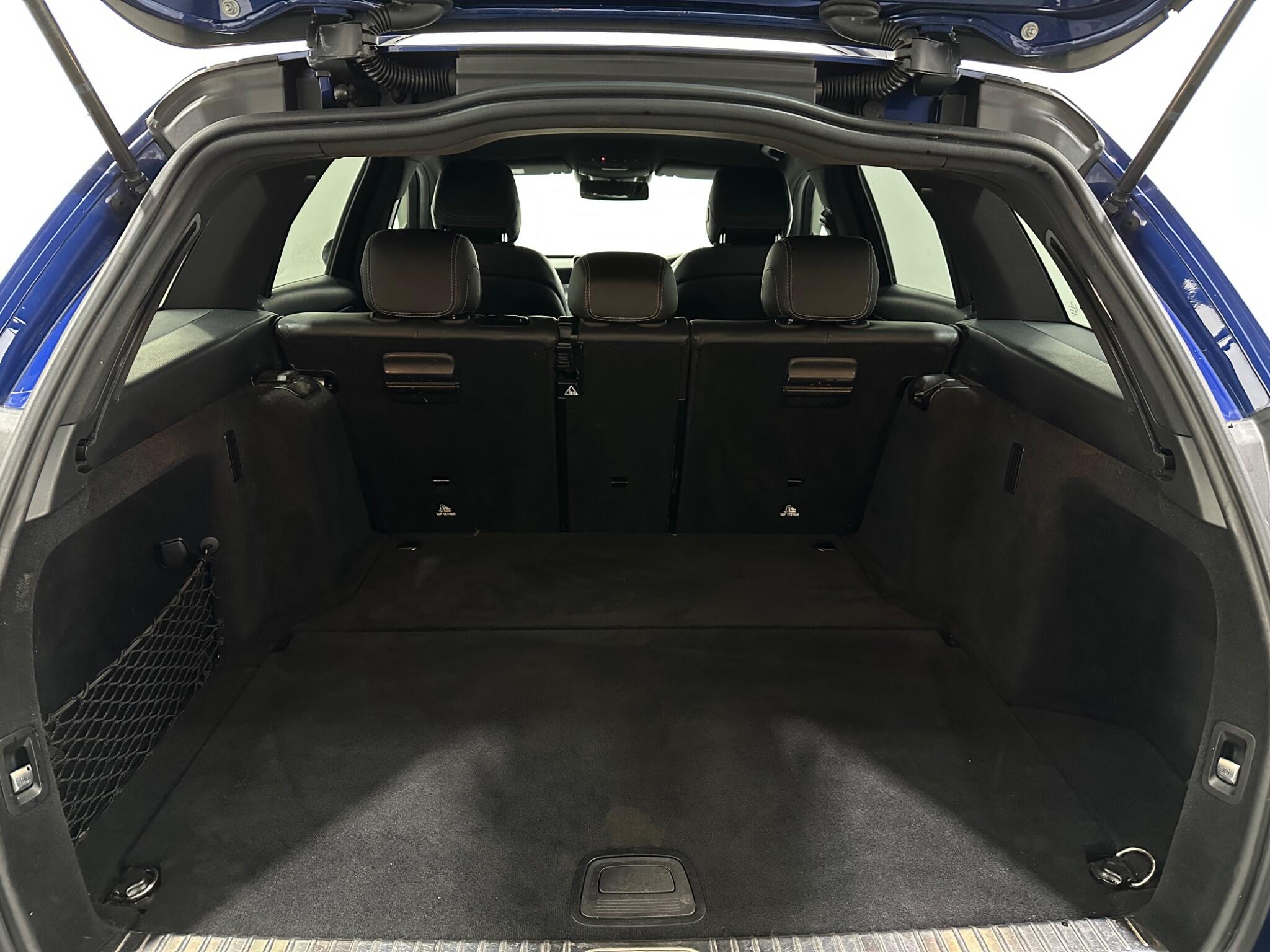 Mercedes-Benz C-Class view 49