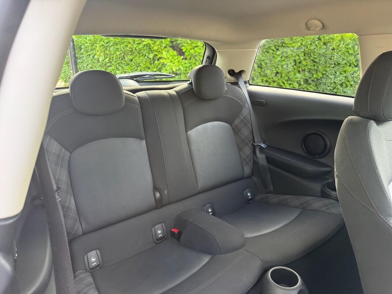 Mini Cooper view 31