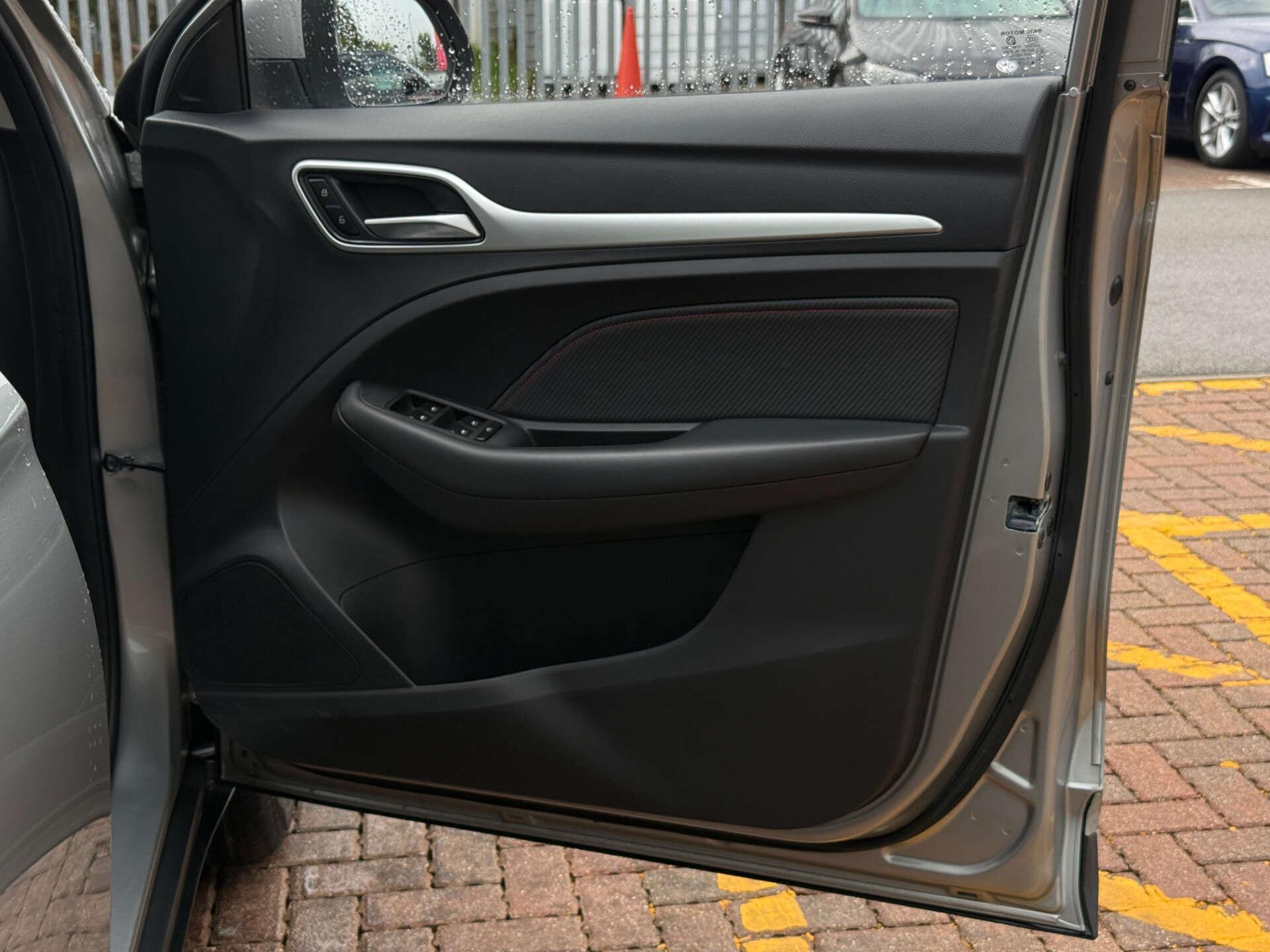 MG ZS view 18