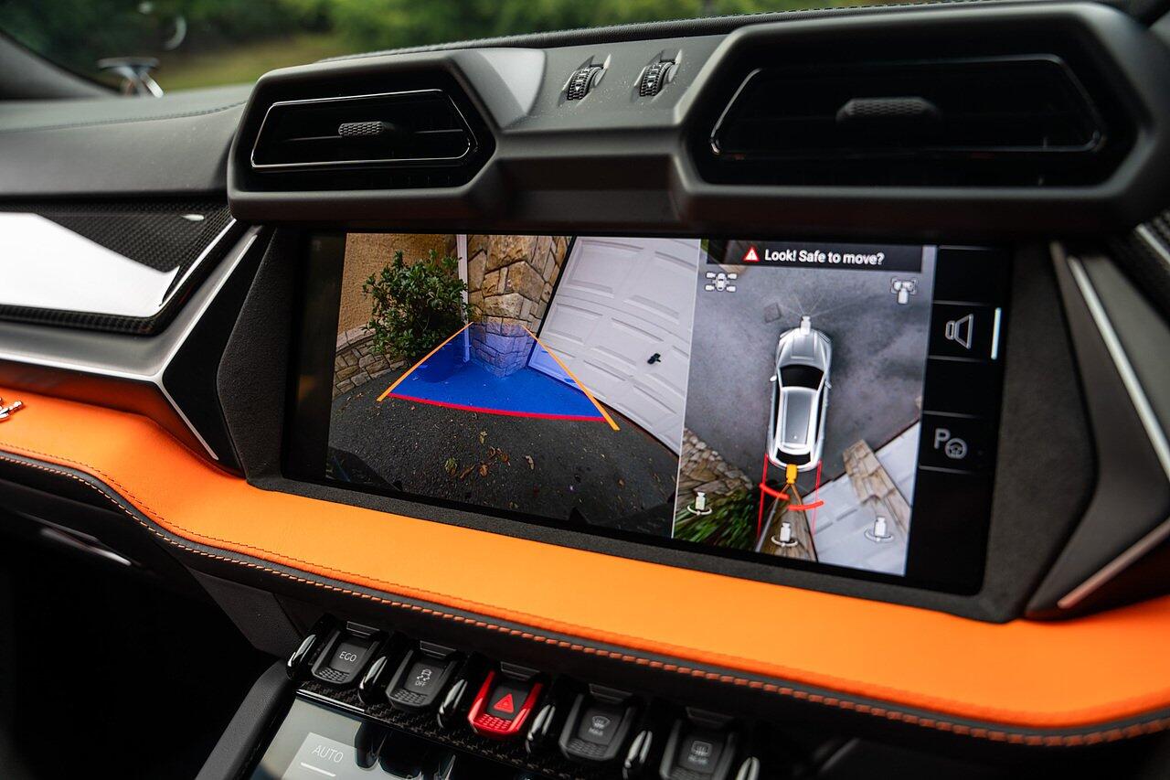 Lamborghini Urus view 84