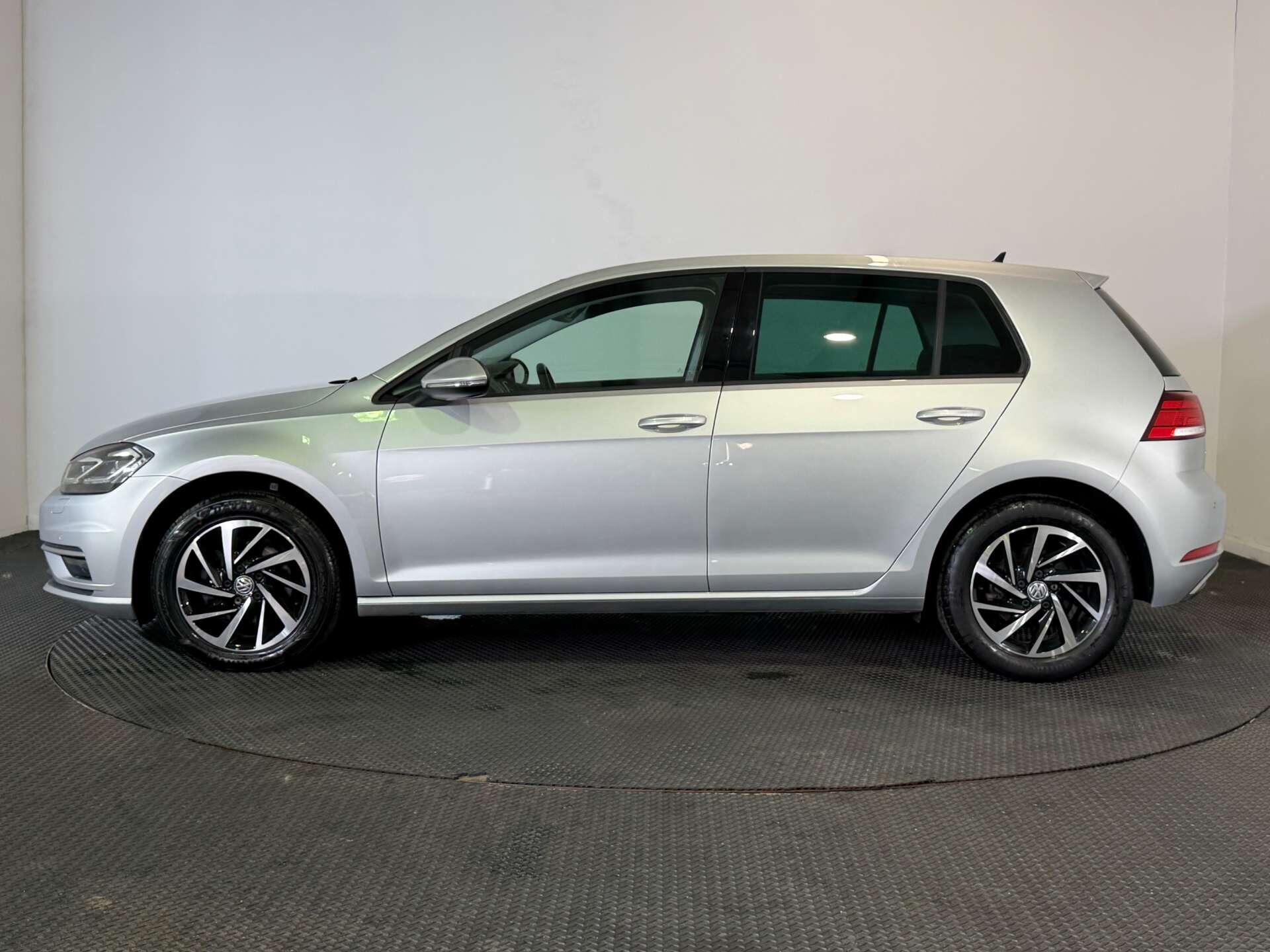 Volkswagen Golf view 4