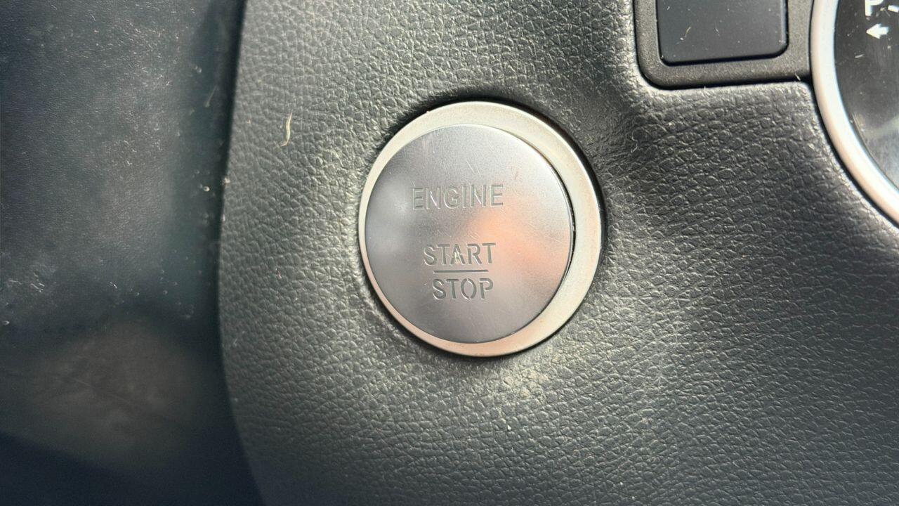 Mercedes-Benz B Class view 32