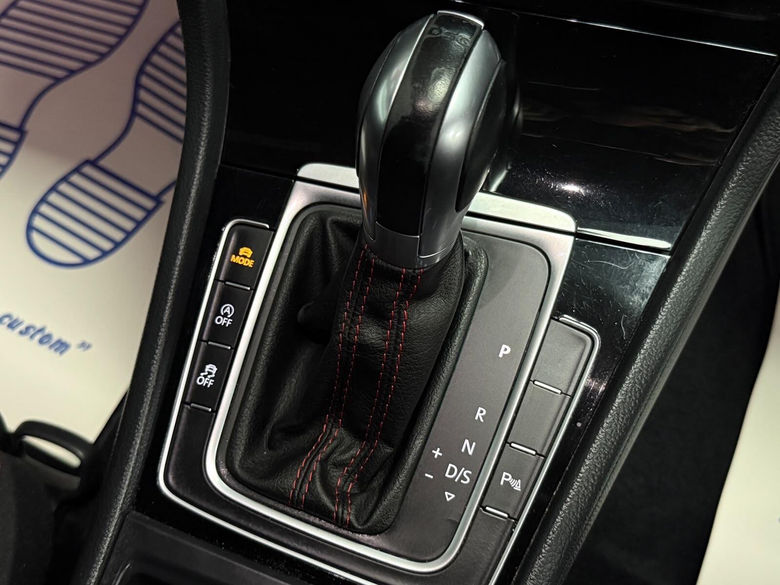 Volkswagen Golf view 17
