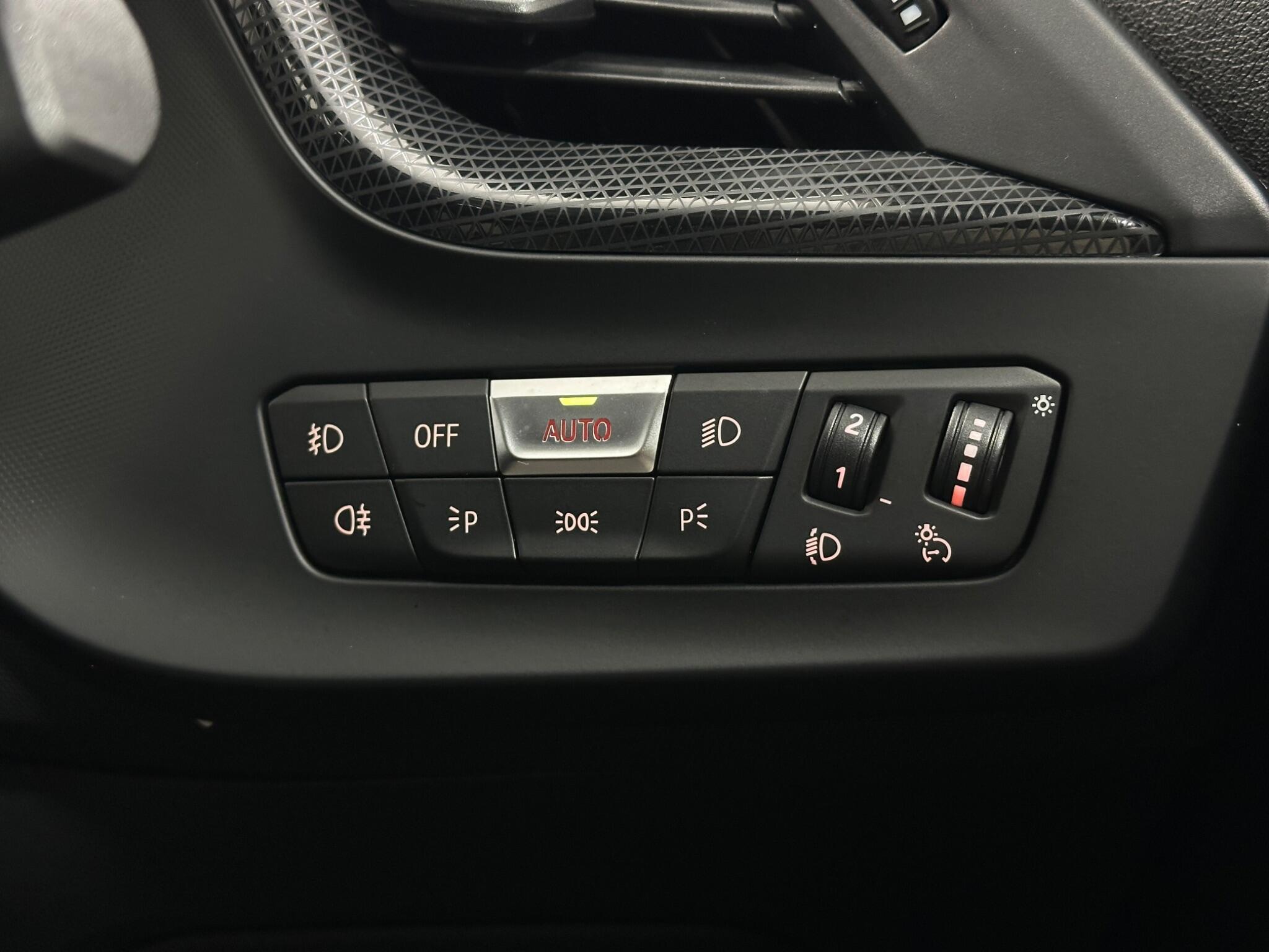 BMW 1 Series view 18