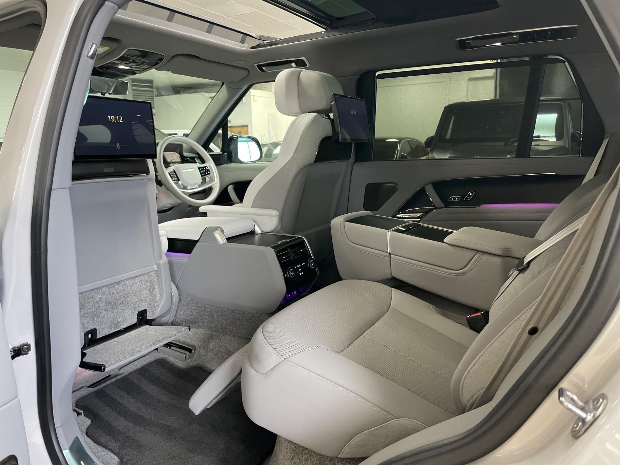 Land Rover Range Rover view 2