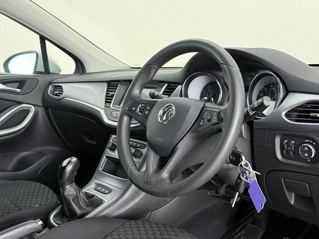 Vauxhall Astra view 3