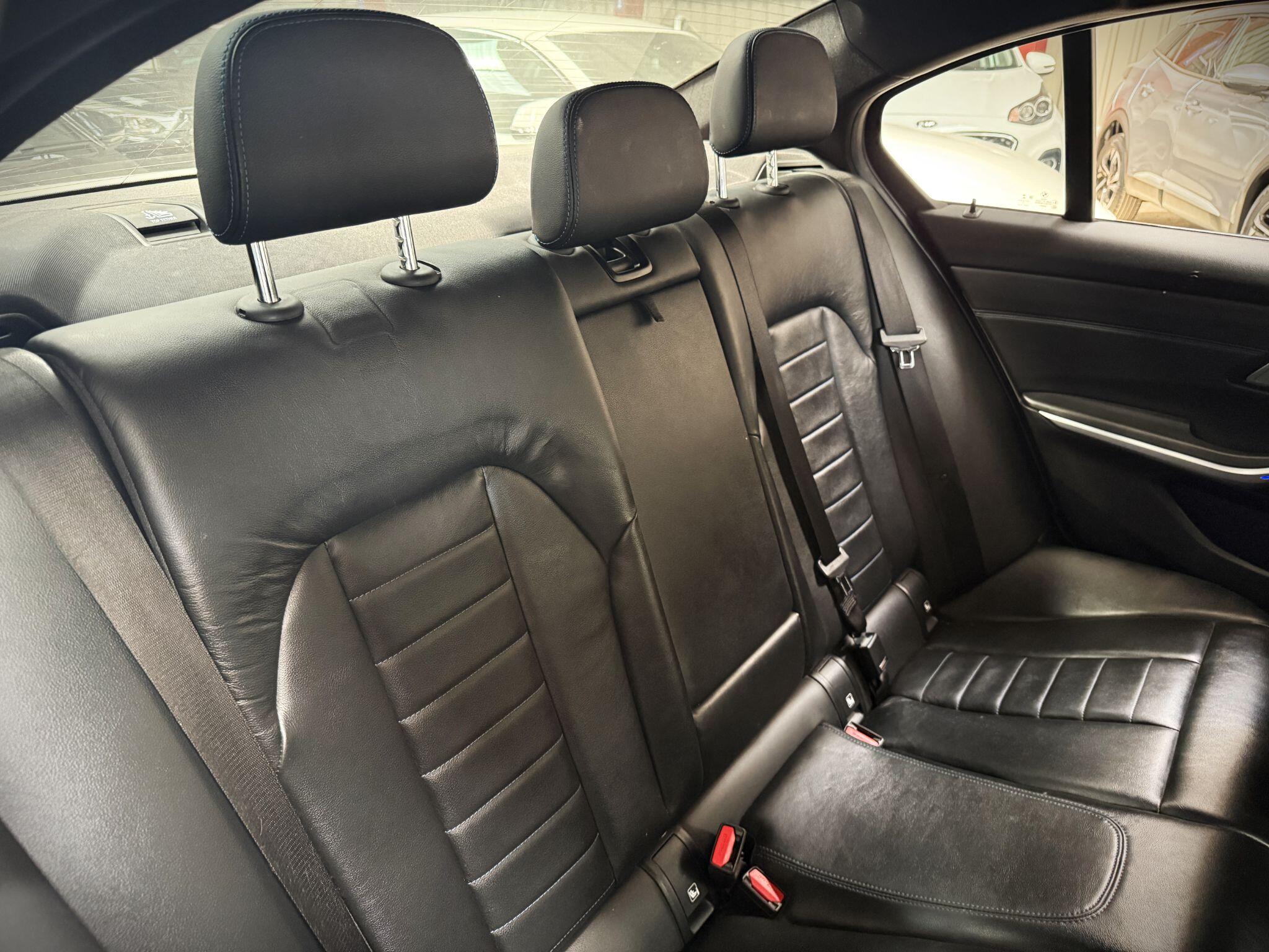 BMW 3 Series view 14