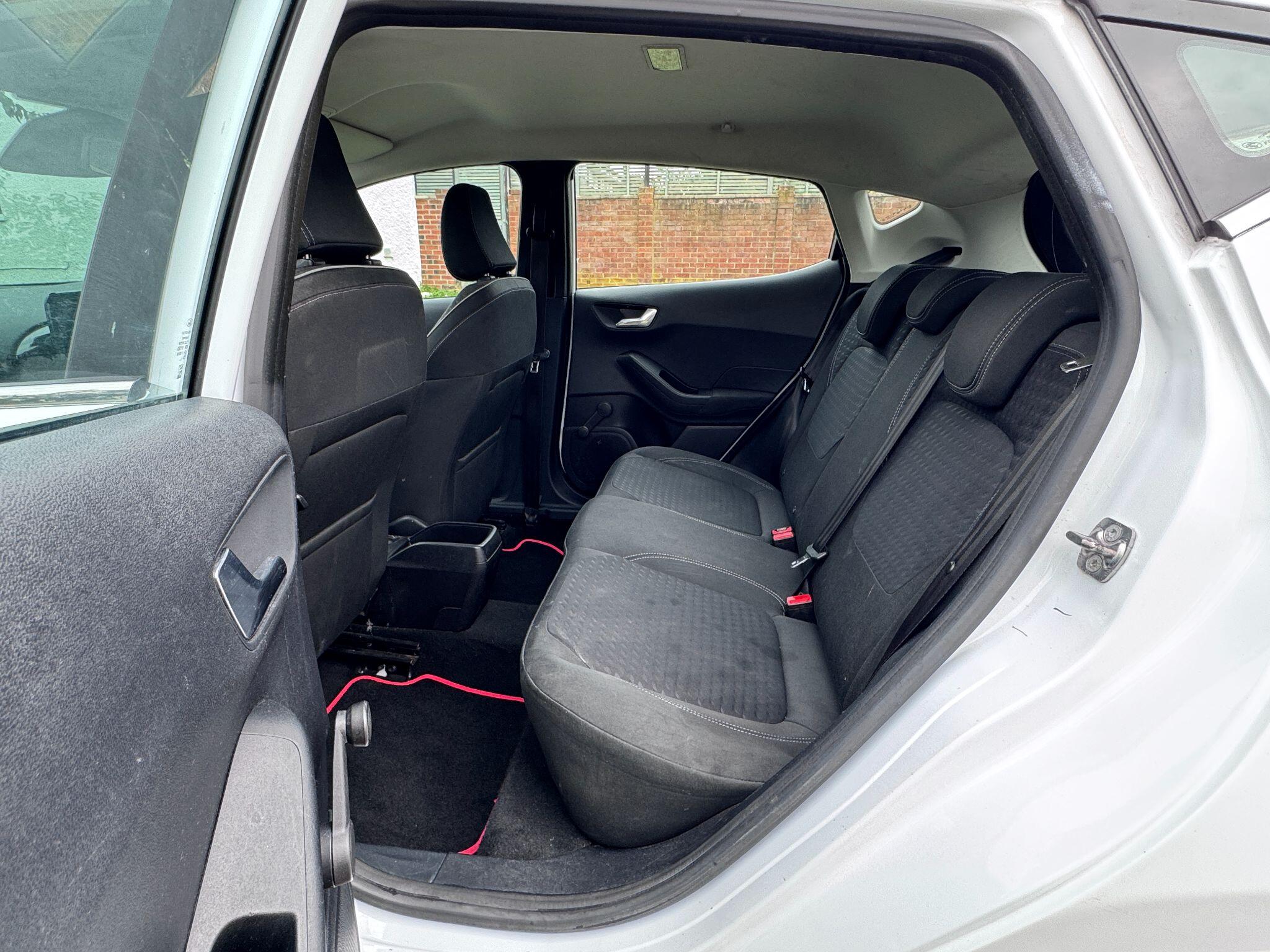 2017 Ford Fiesta image 22