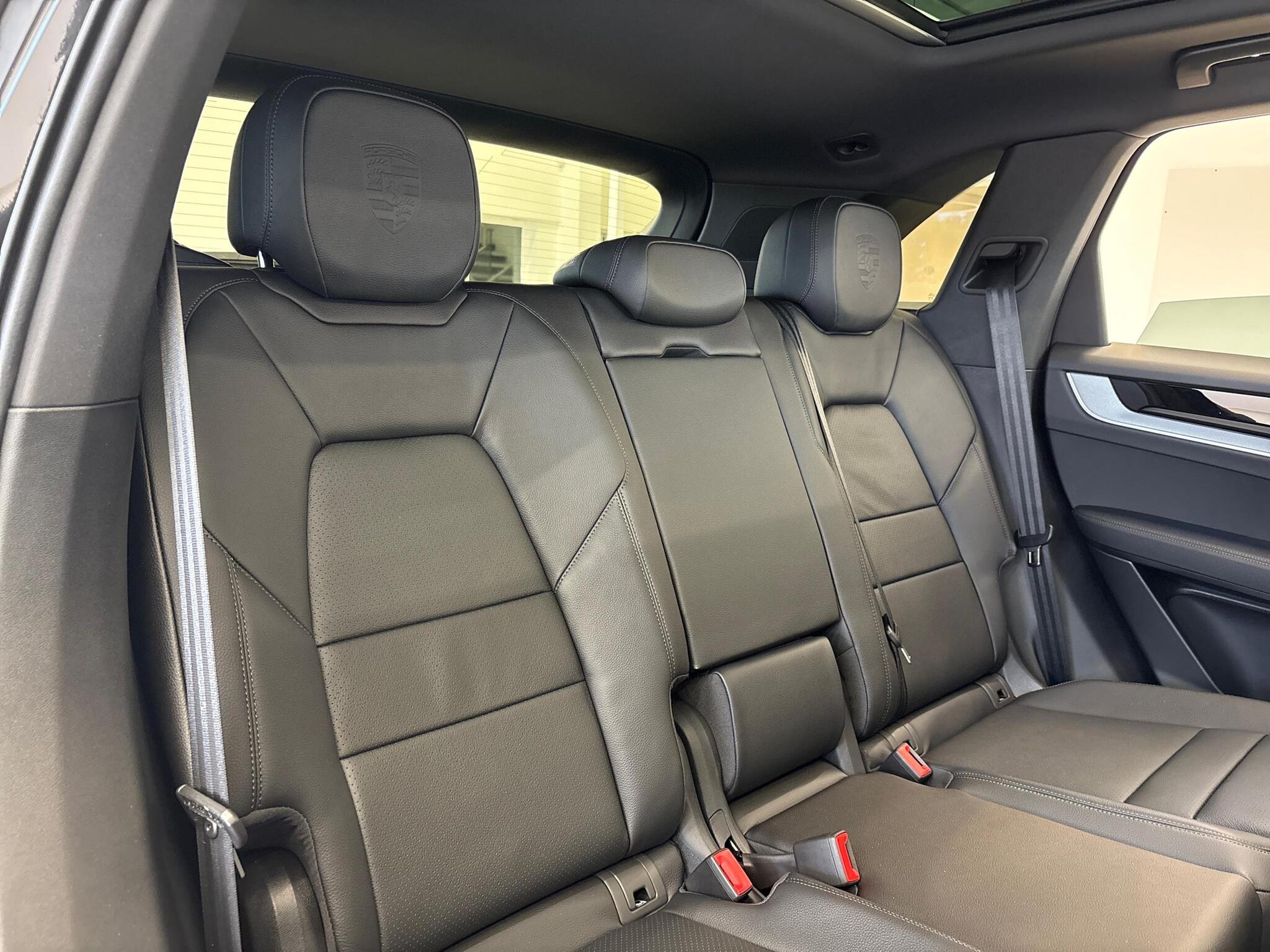 Porsche Cayenne view 29