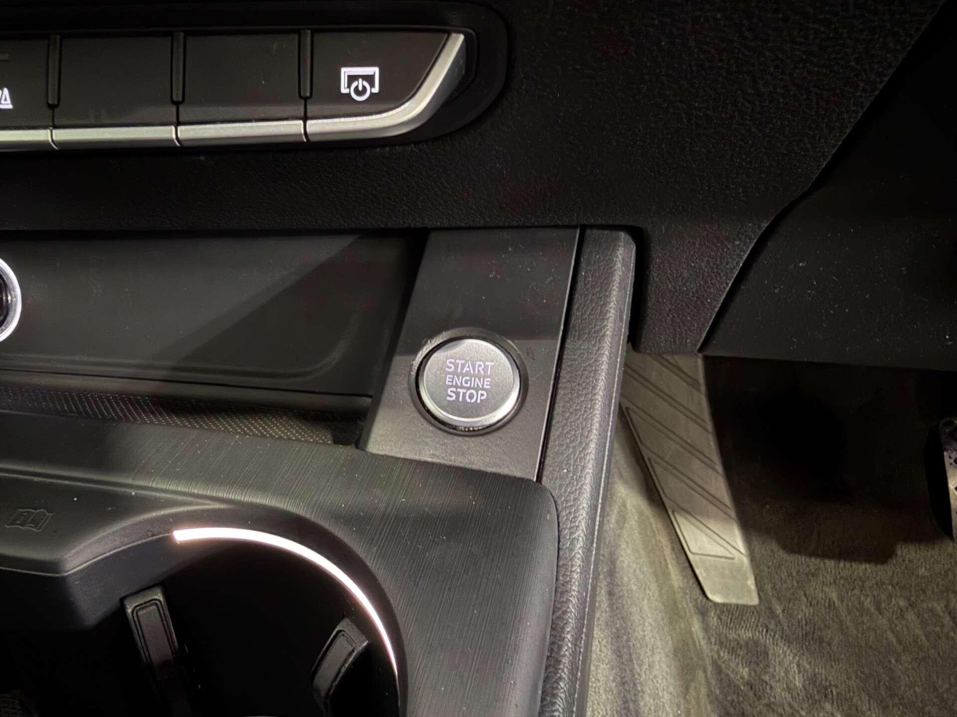 Audi A4 view 24