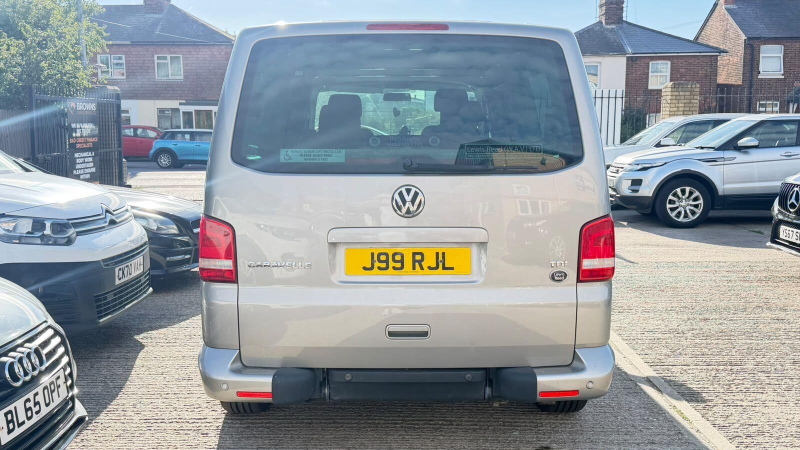Volkswagen Caravelle view 4