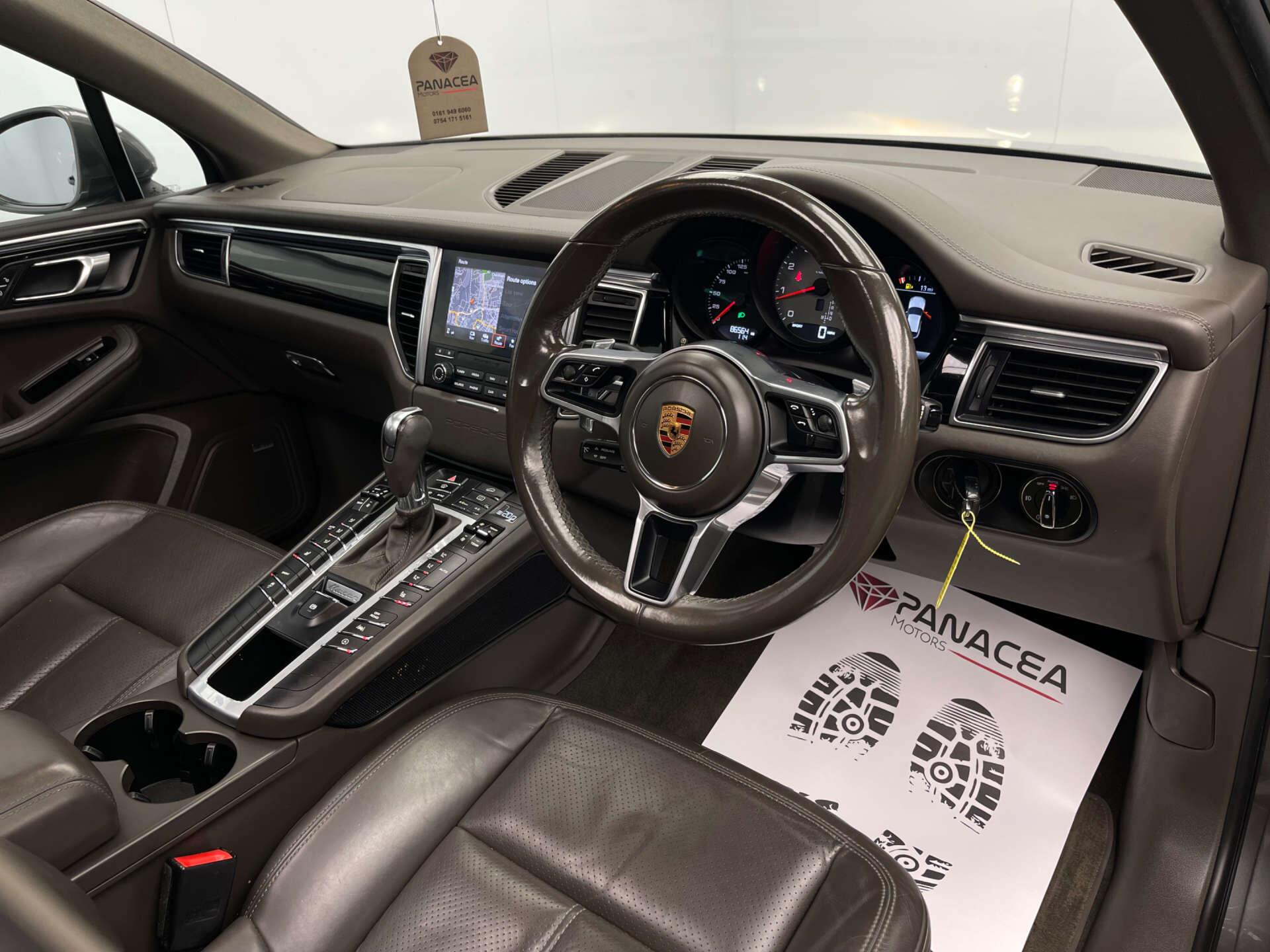 Porsche Macan view 14