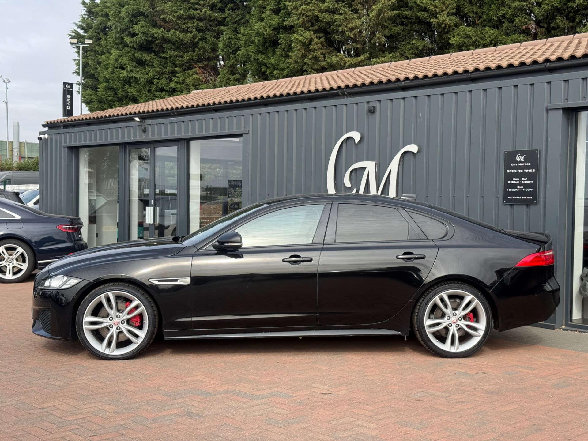 Jaguar XF view 3