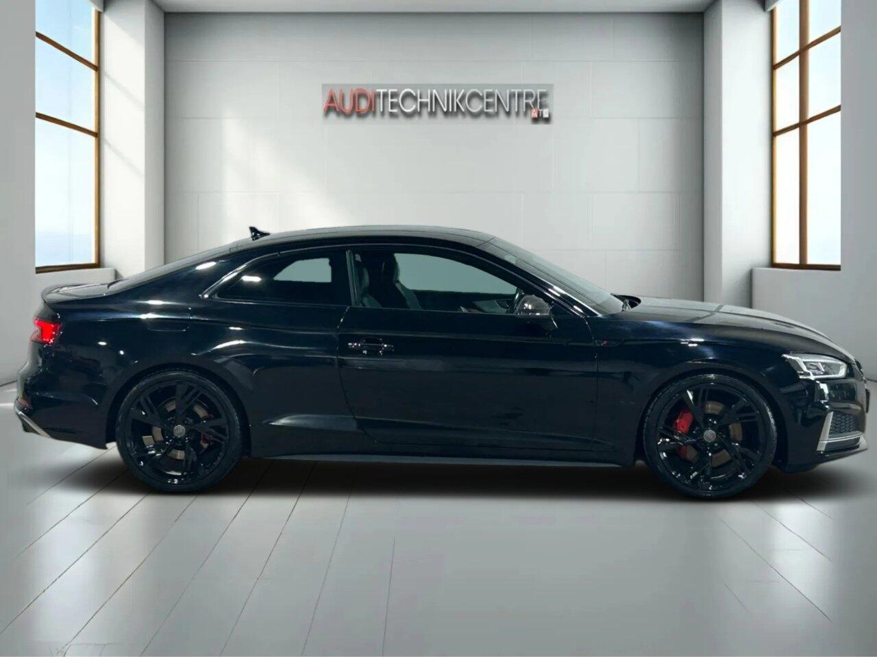 Audi S5 view 8