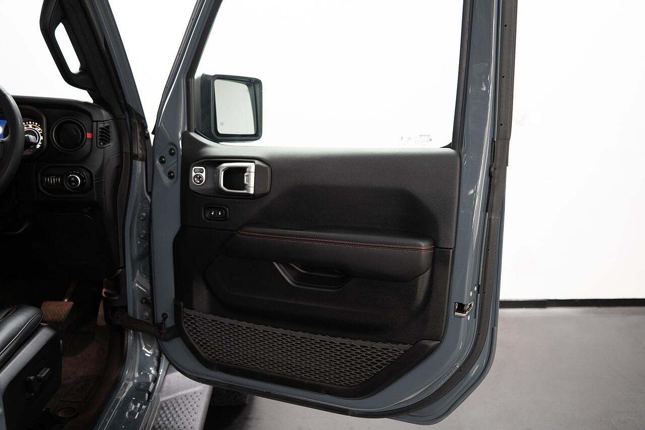 Jeep Wrangler view 24