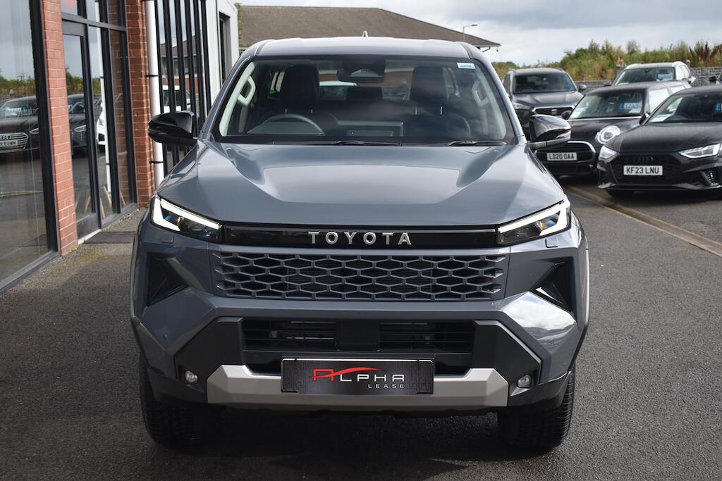 Toyota Hilux view 3