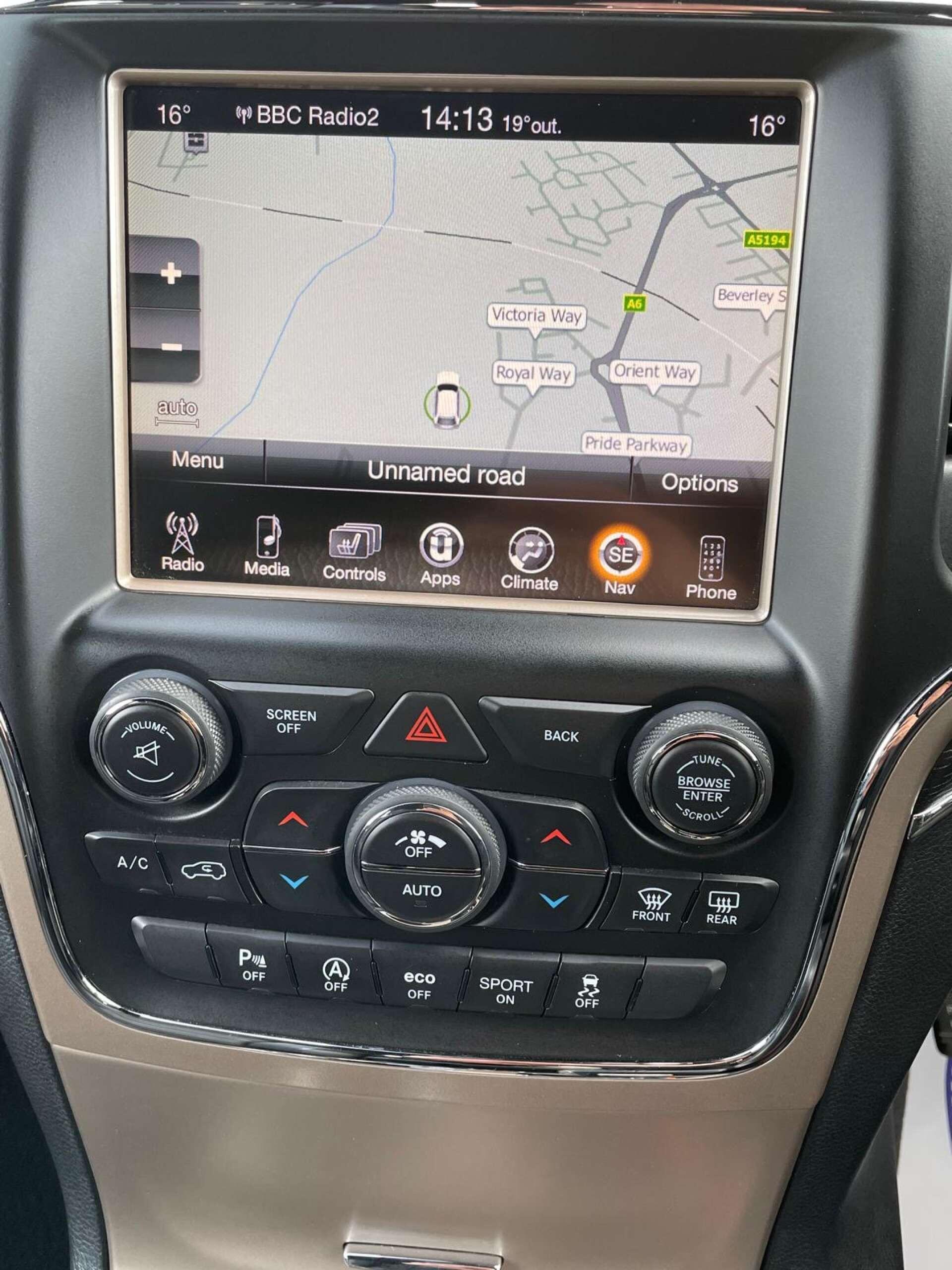 Jeep Grand Cherokee view 21