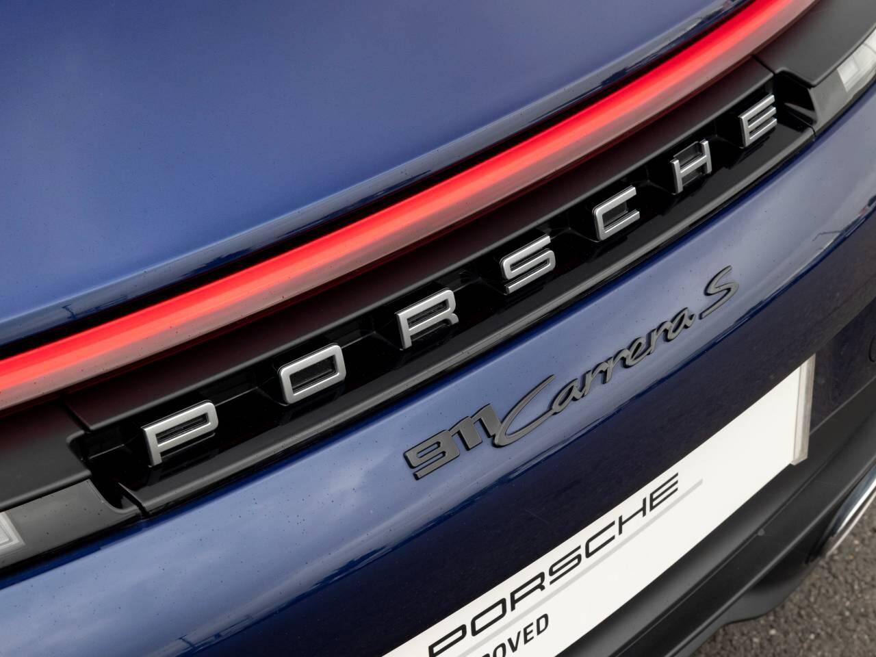 Porsche 911 view 31
