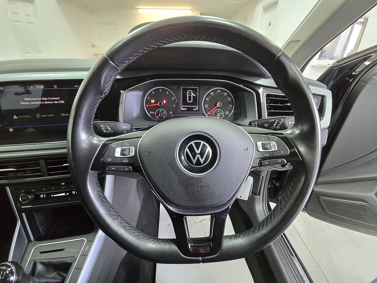 Volkswagen Polo view 9