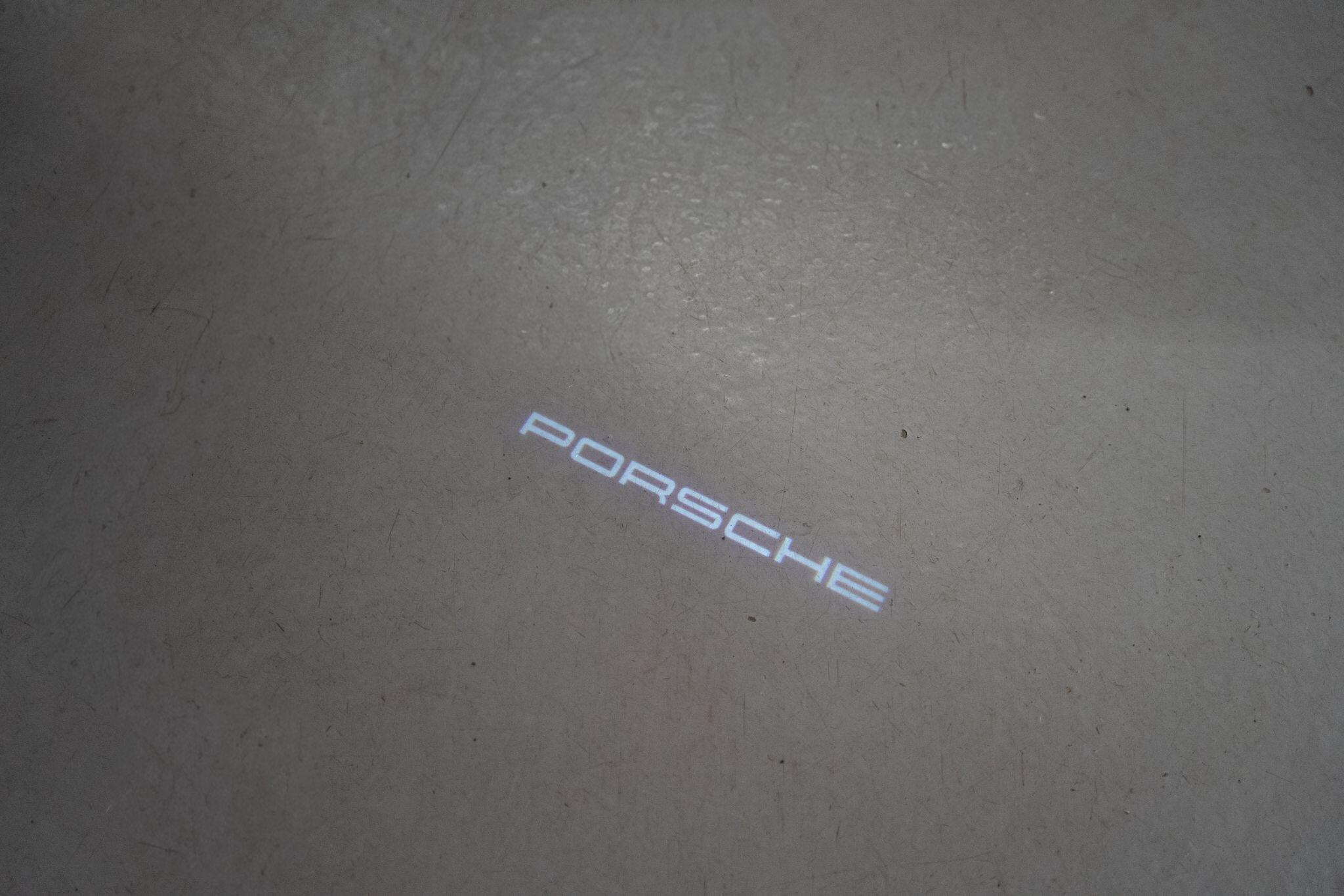 Porsche 911 view 66