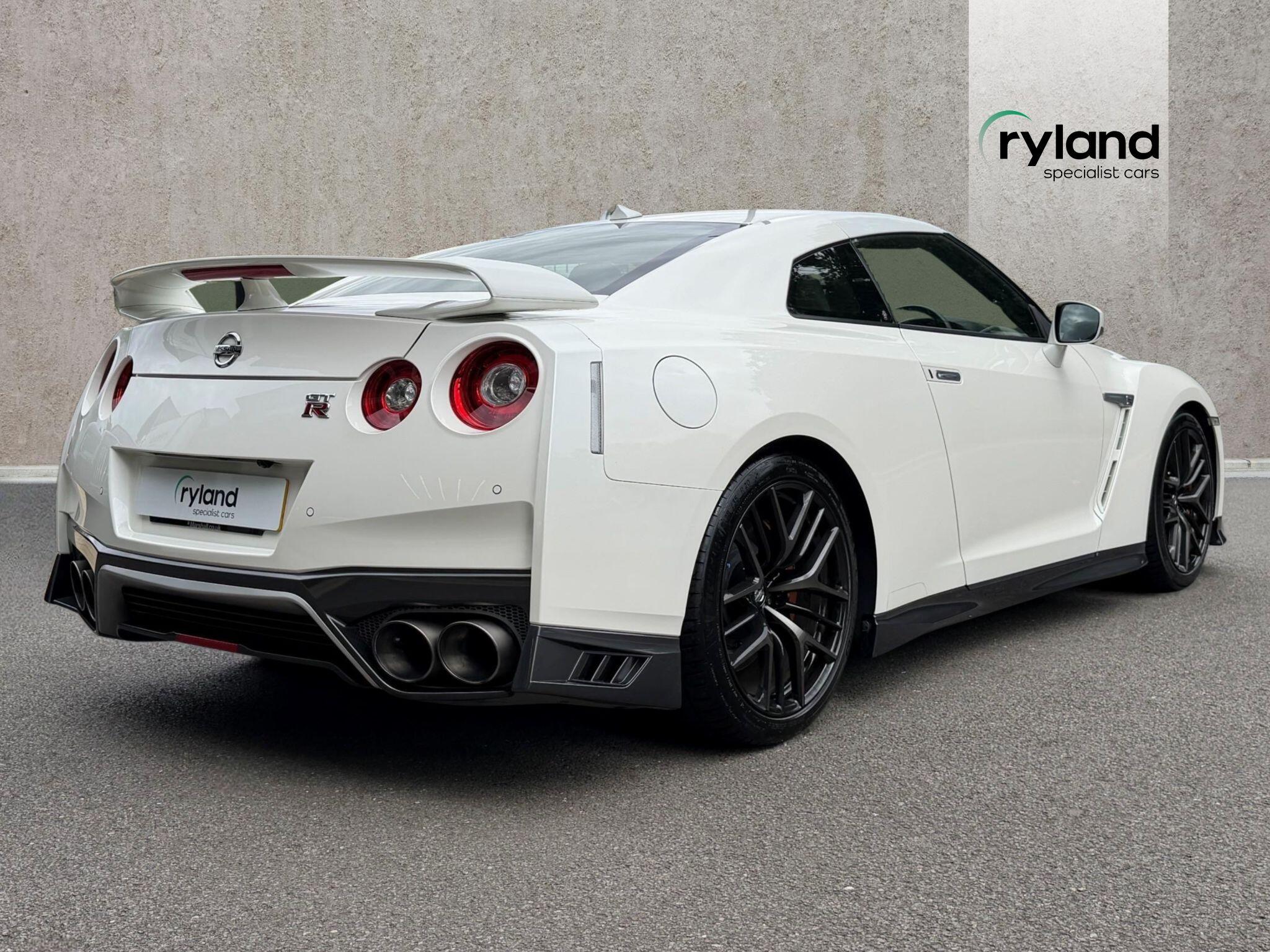 Nissan GT-R view 7