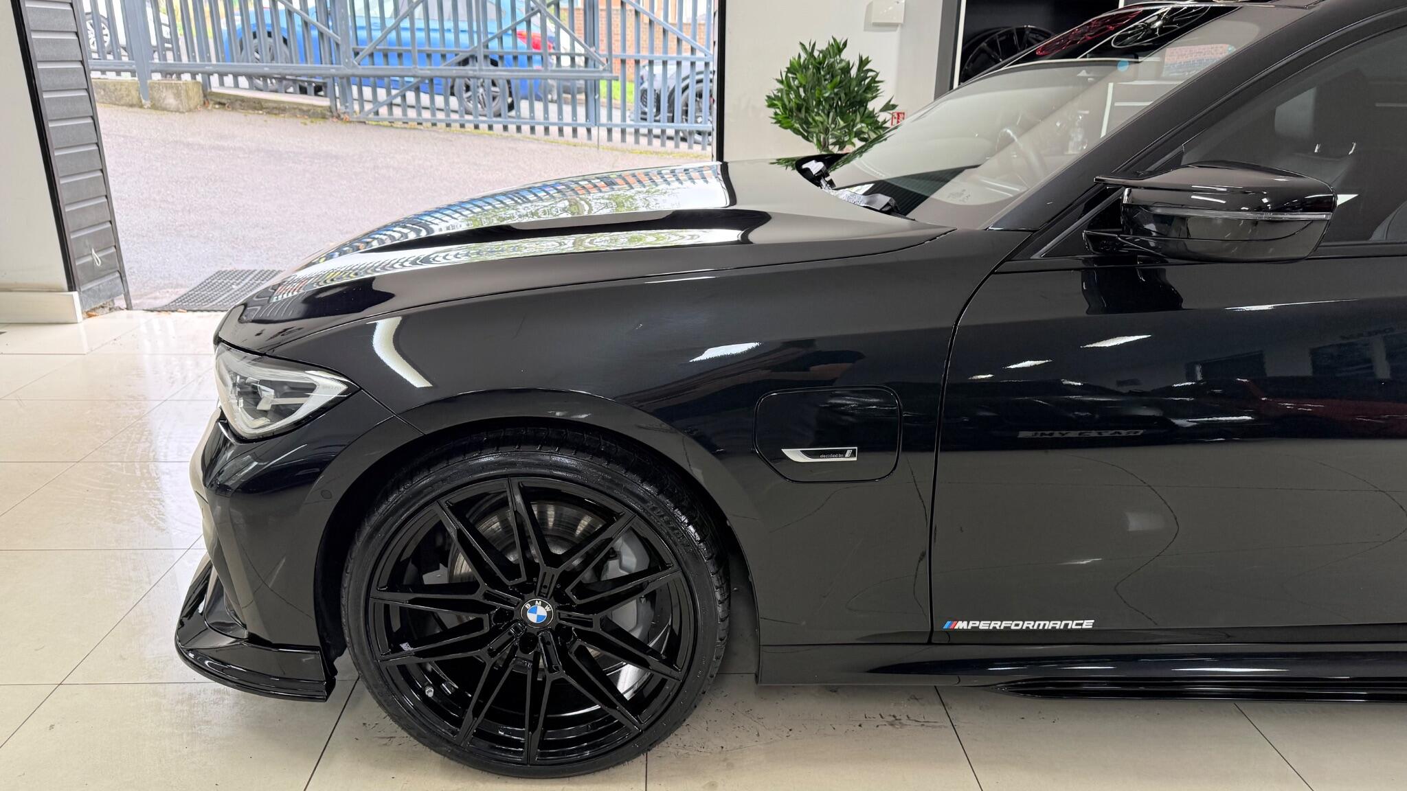 BMW 3 Series view 35