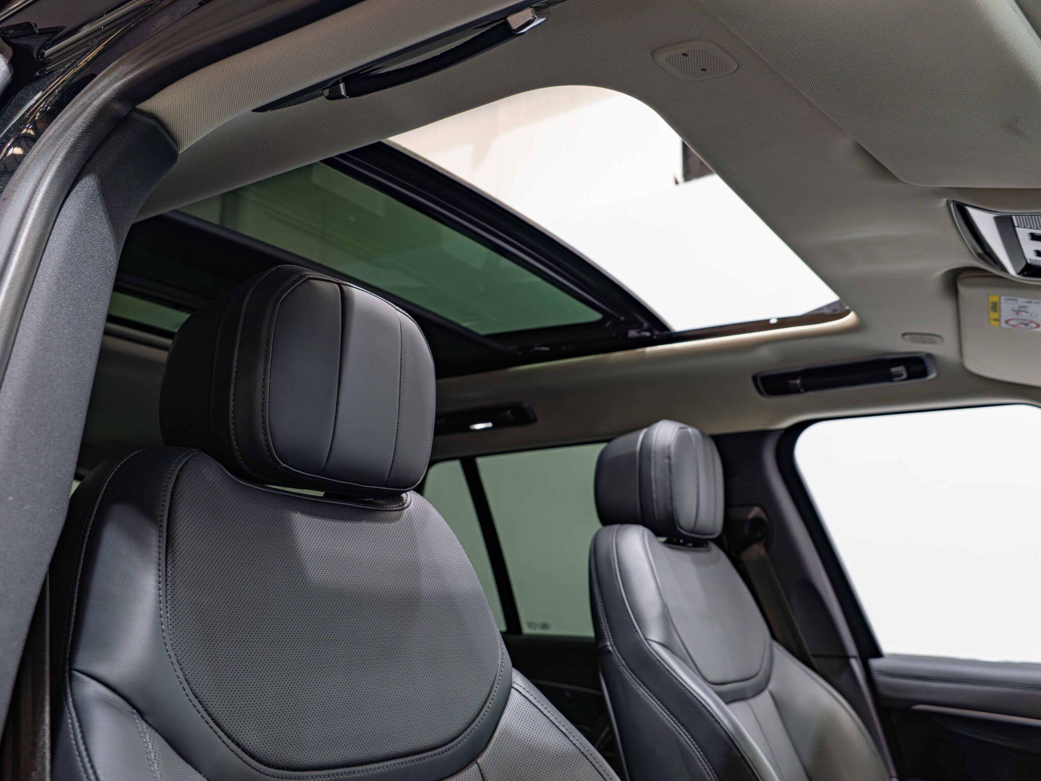 Land Rover Range Rover view 3