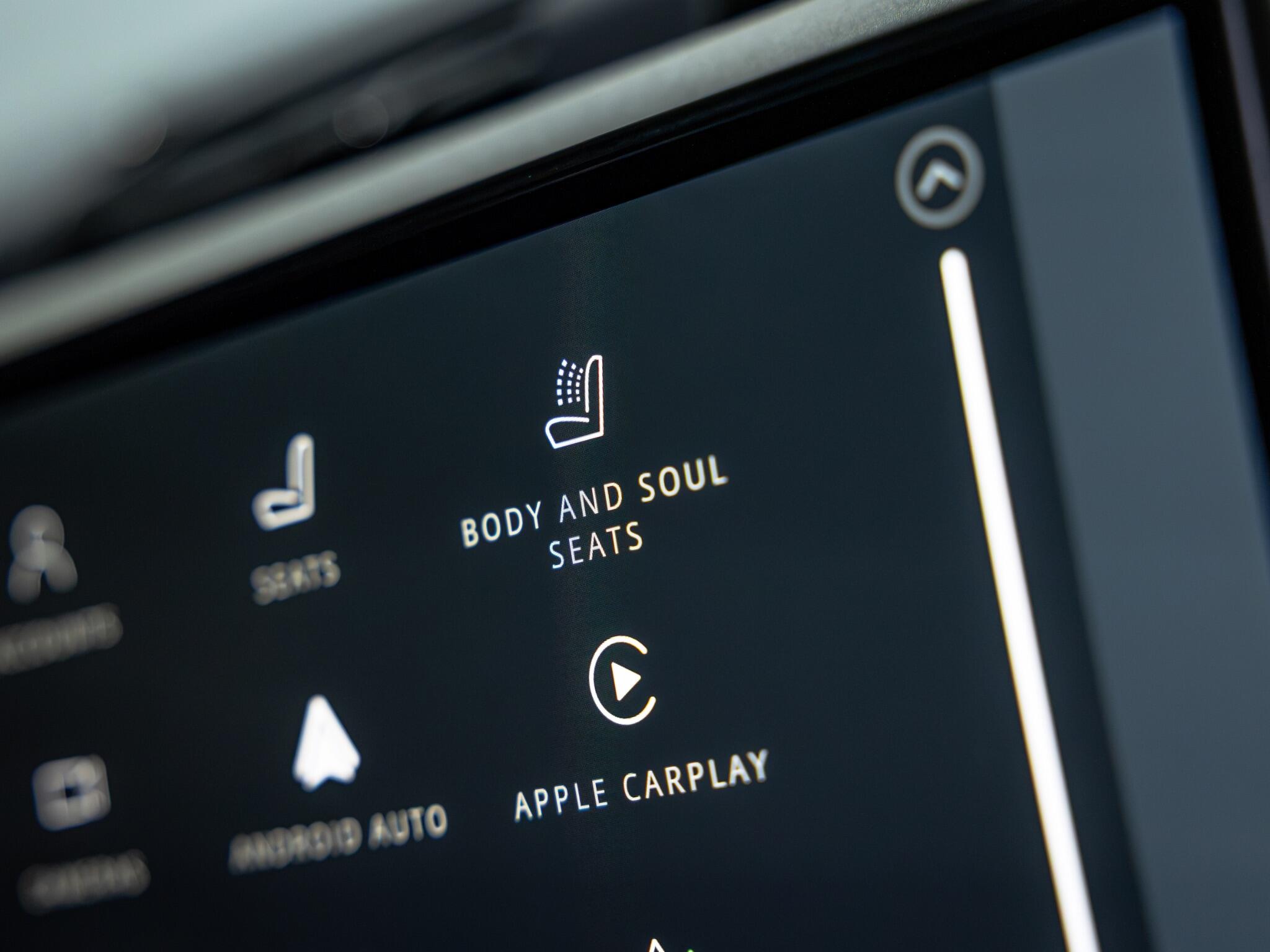 Land Rover Defender view 24