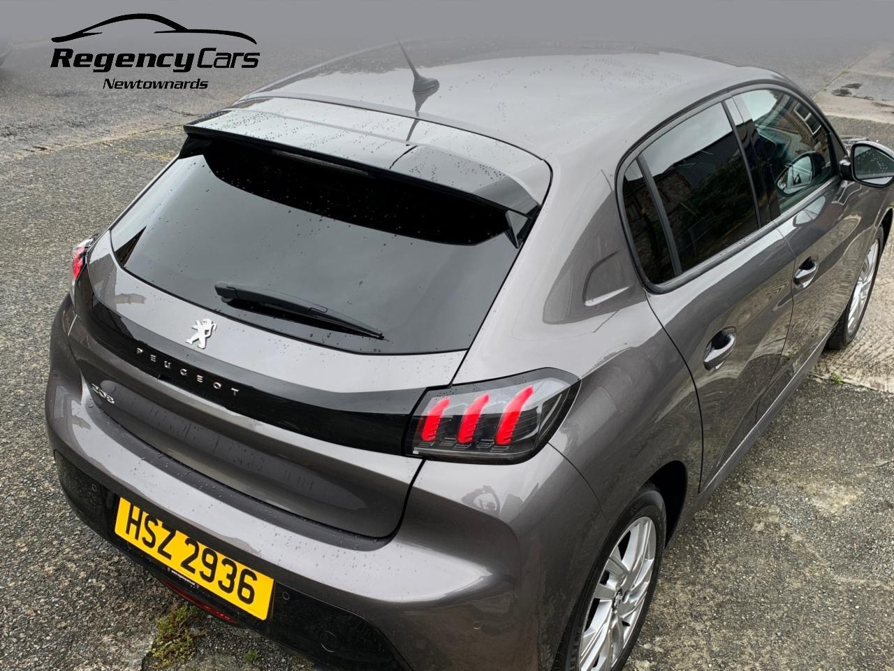 Peugeot 208 view 9