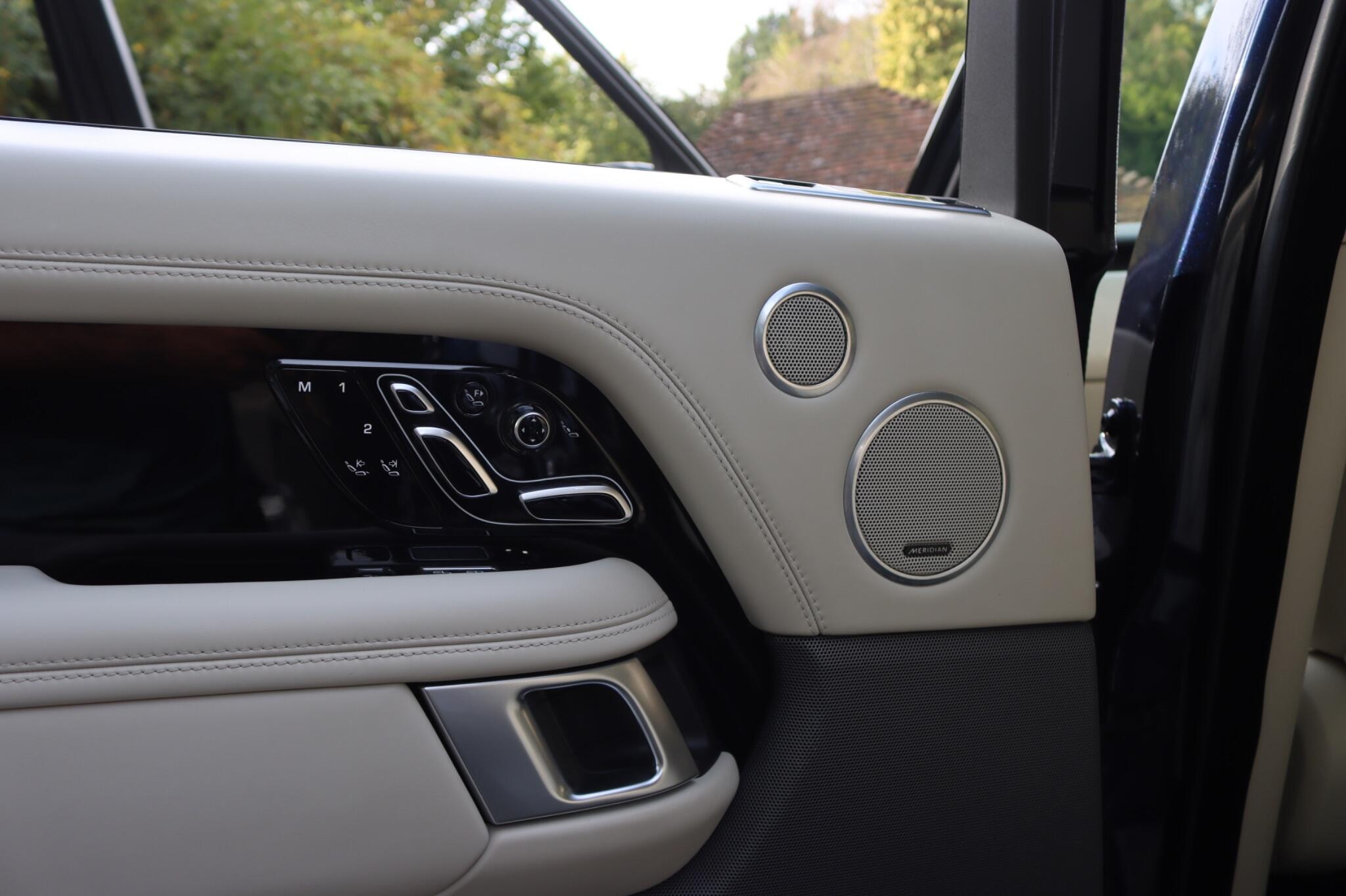 Land Rover Range Rover view 67