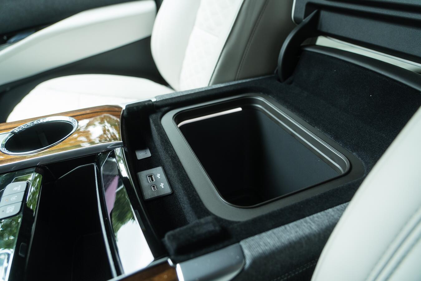 Cadillac Escalade view 45