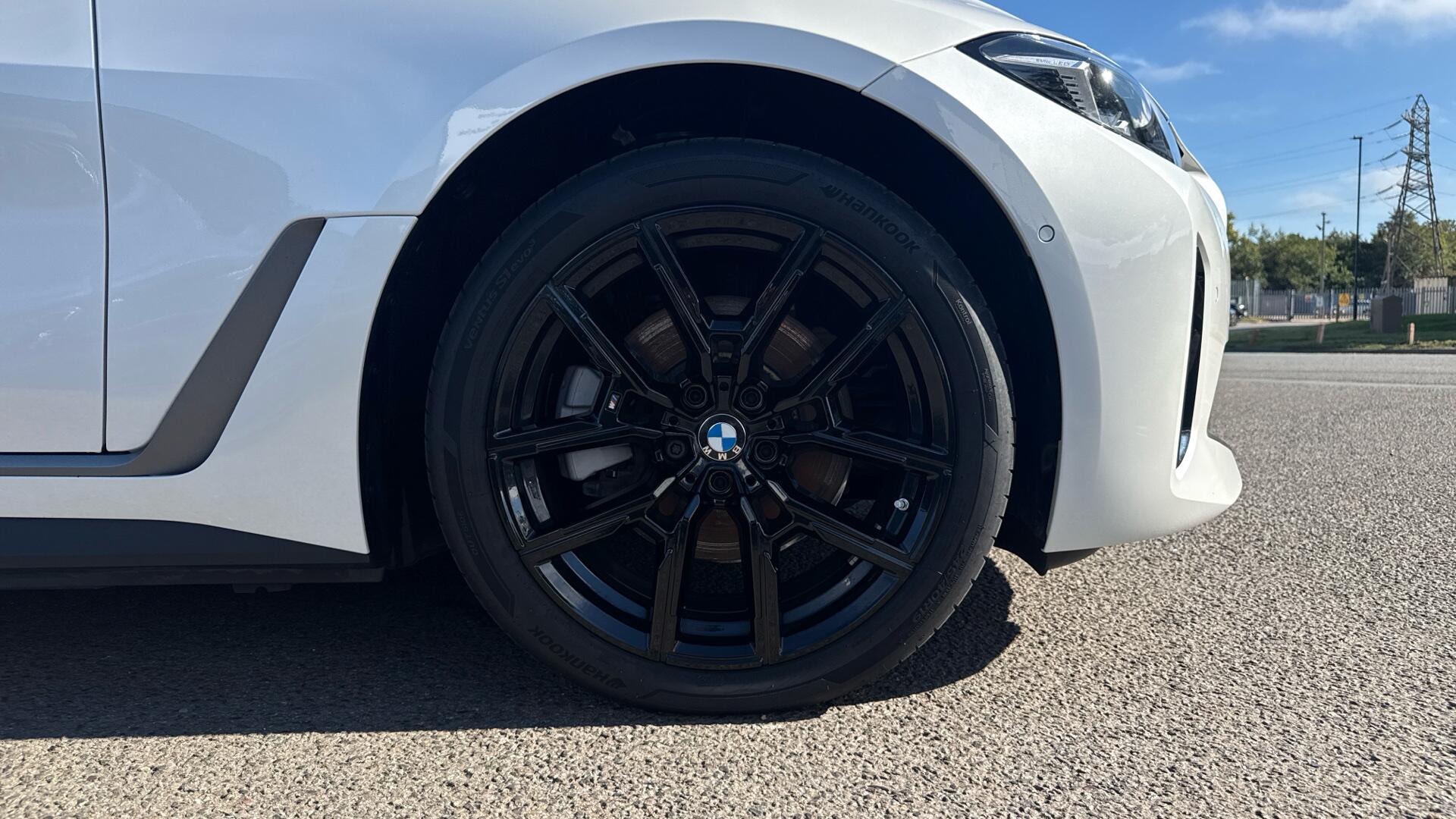 BMW i4 view 14