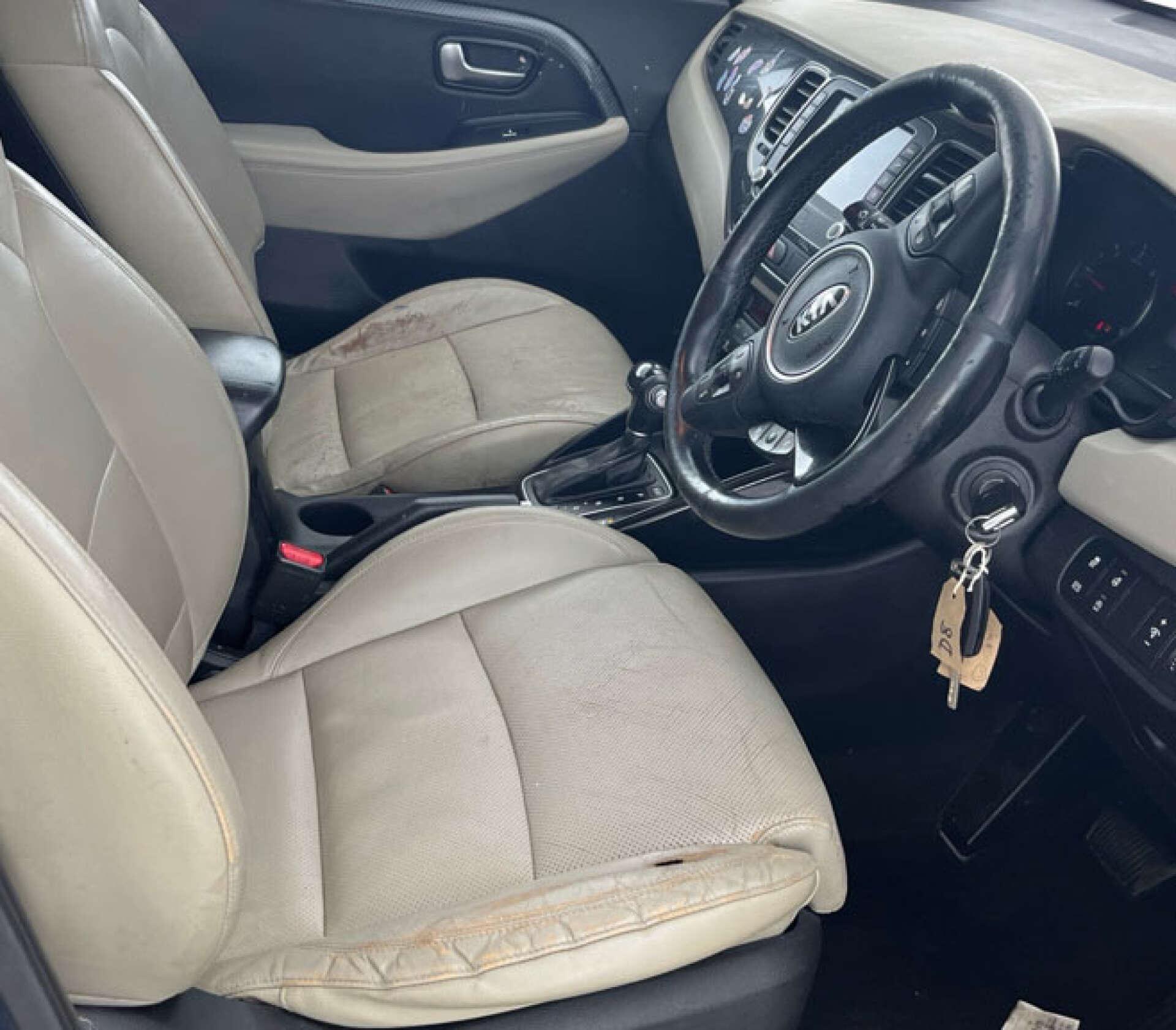 Kia Carens view 4