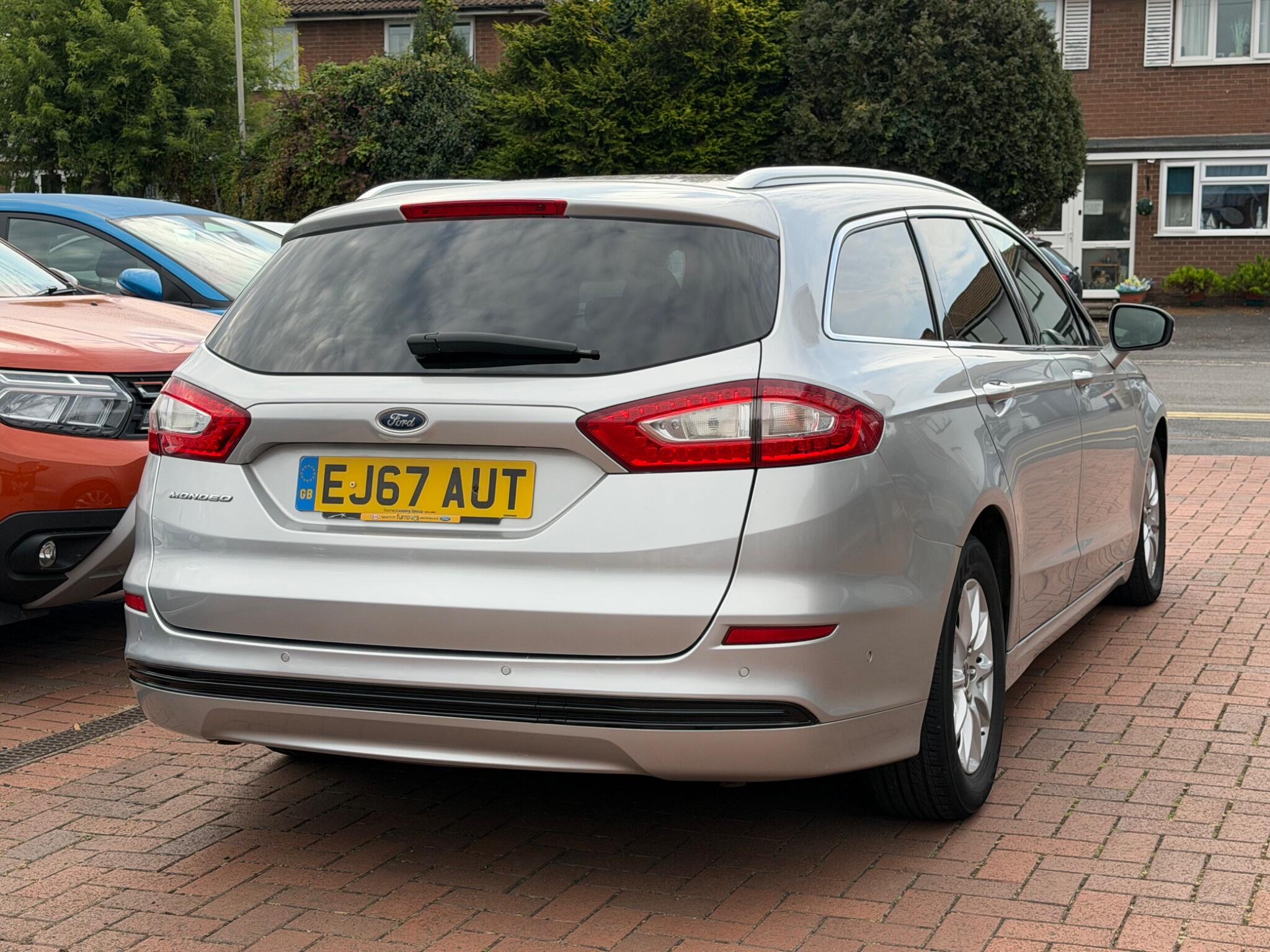 Ford Mondeo view 19