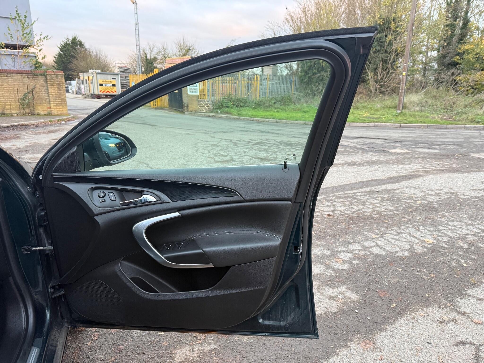 2013 Vauxhall Insignia image 11