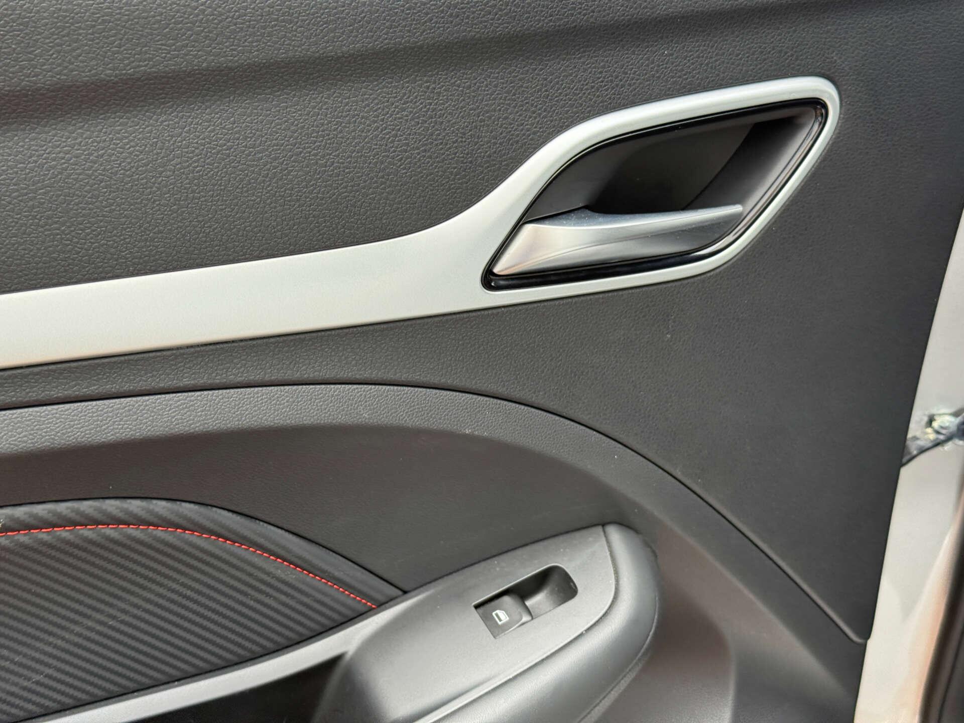MG ZS view 34