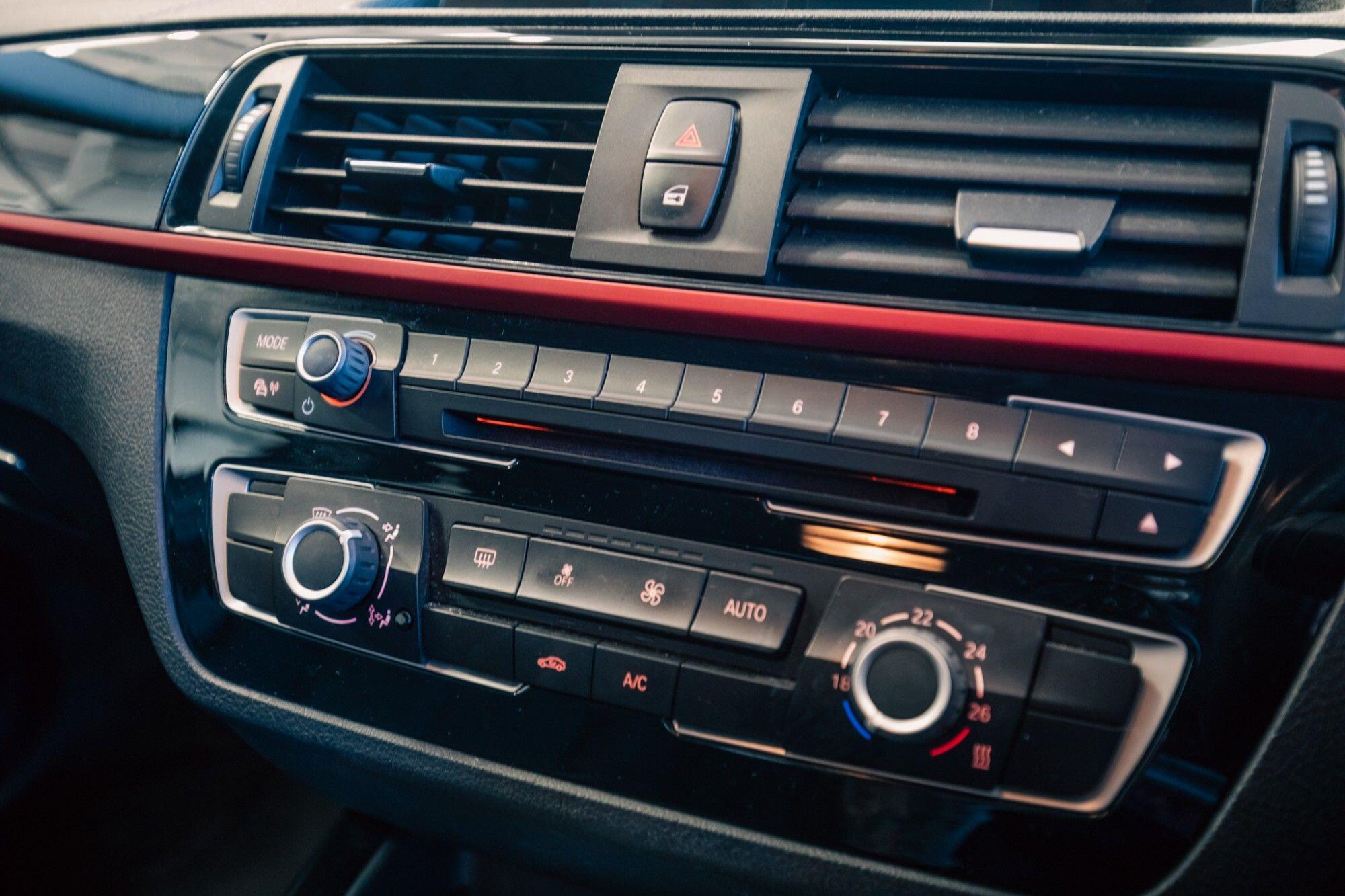 BMW 1 Series view 16