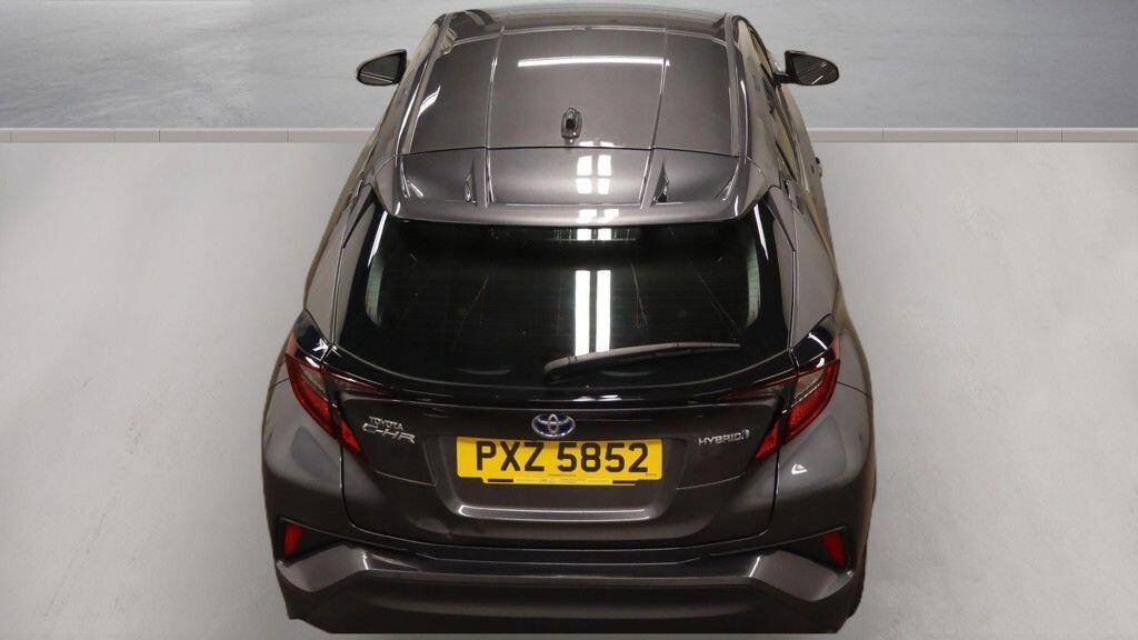 Toyota C-HR view 11