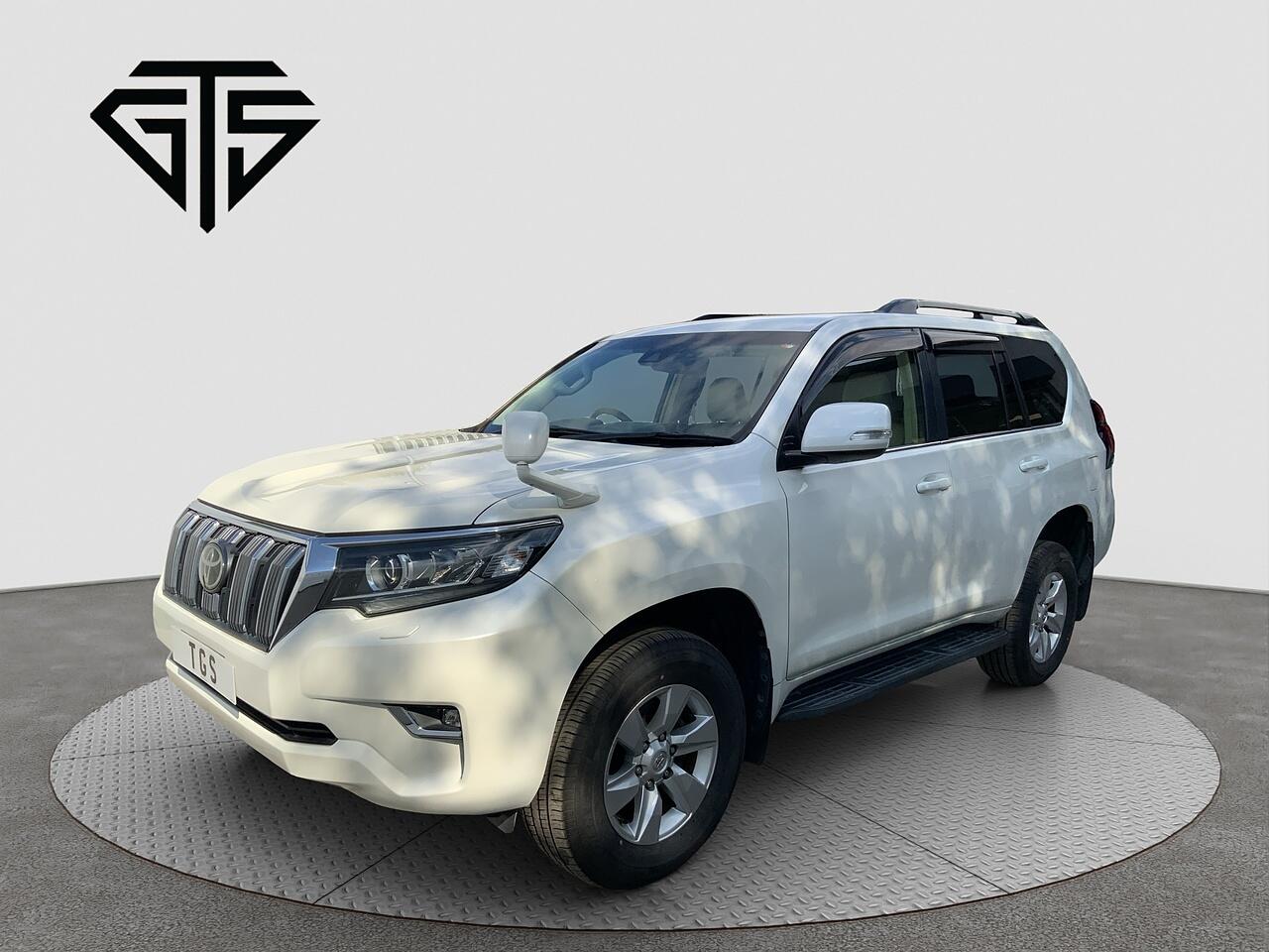 Toyota Land Cruiser view 7