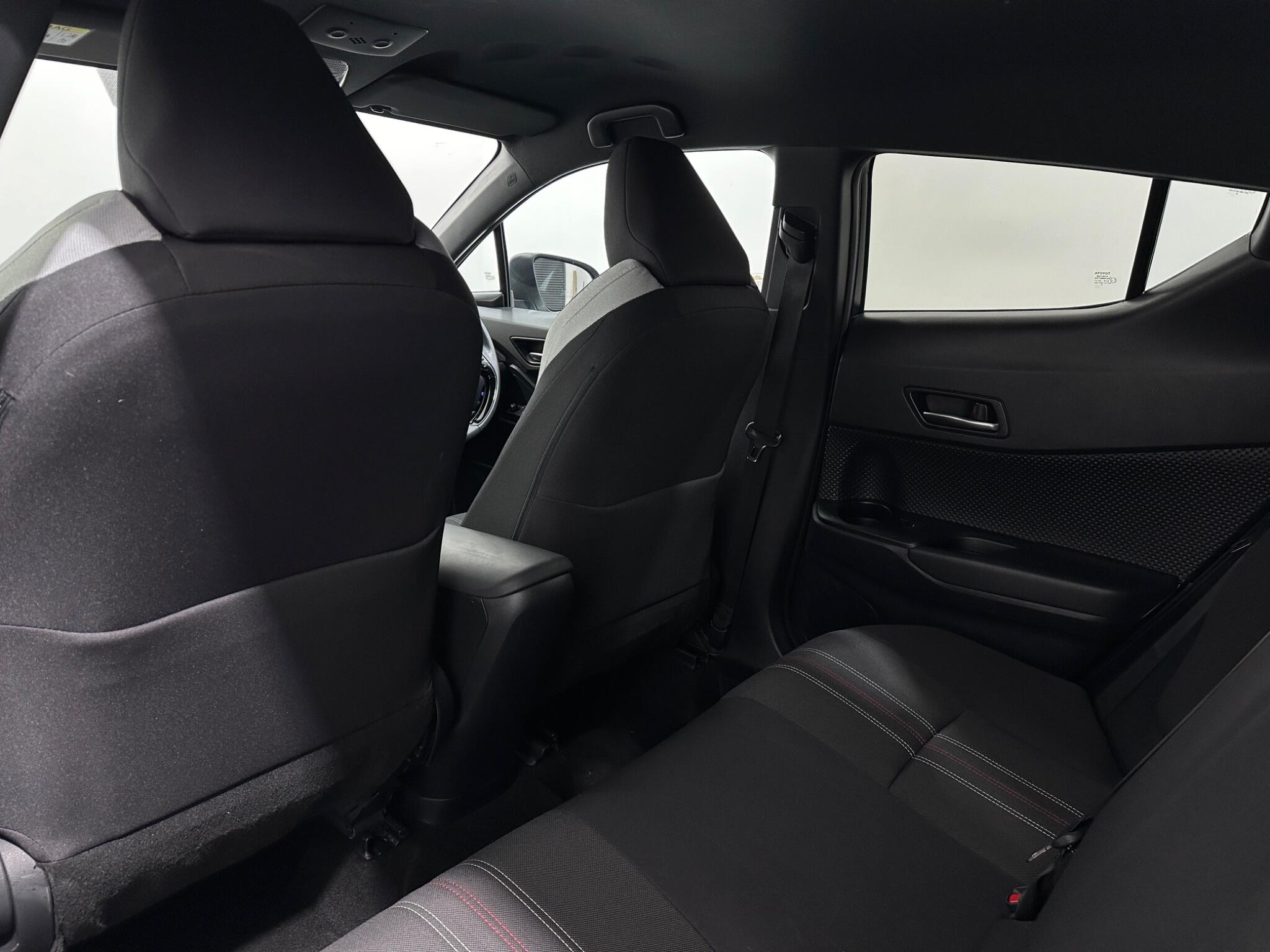 Toyota C-HR view 37
