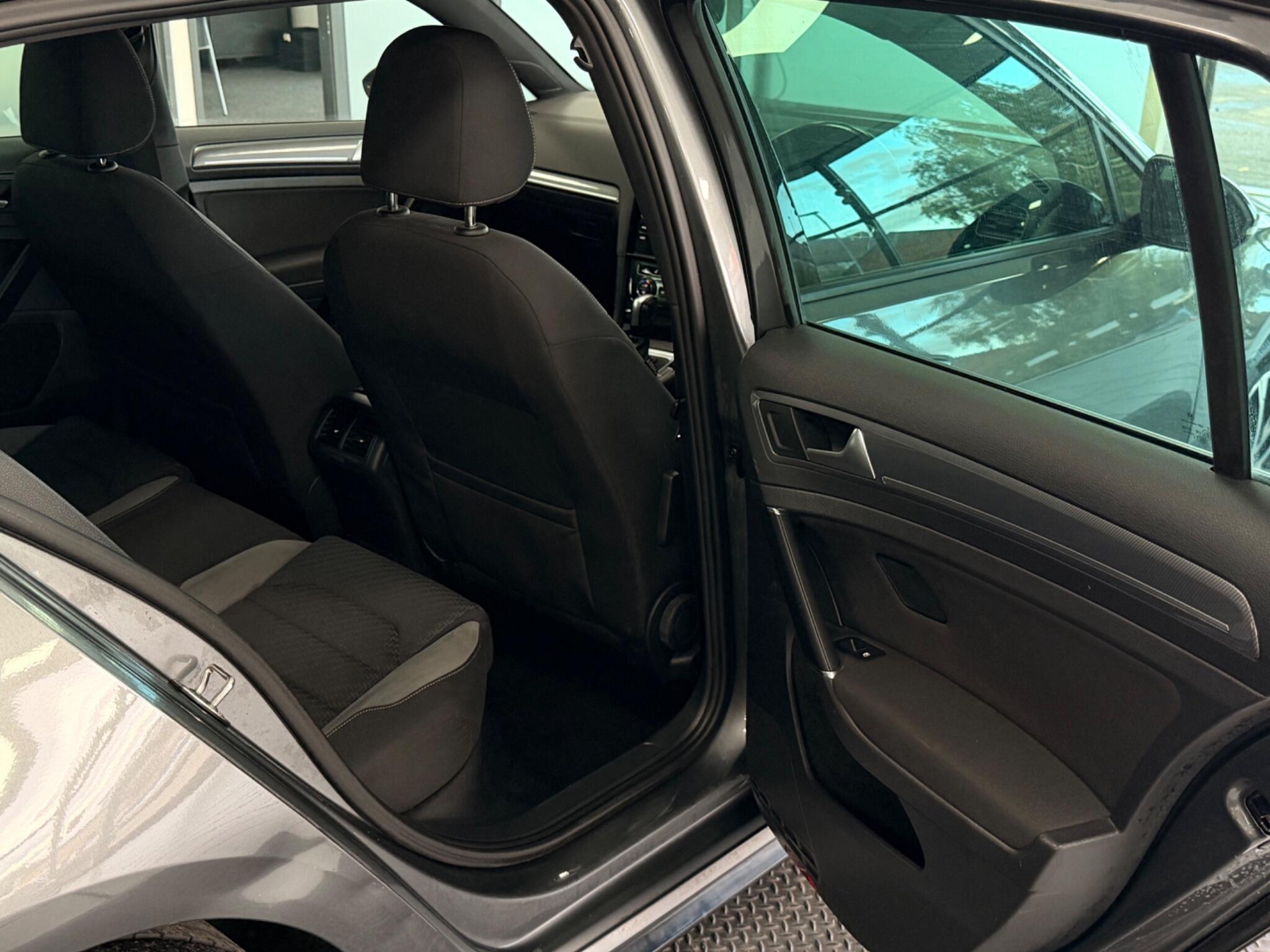 Volkswagen Golf view 21