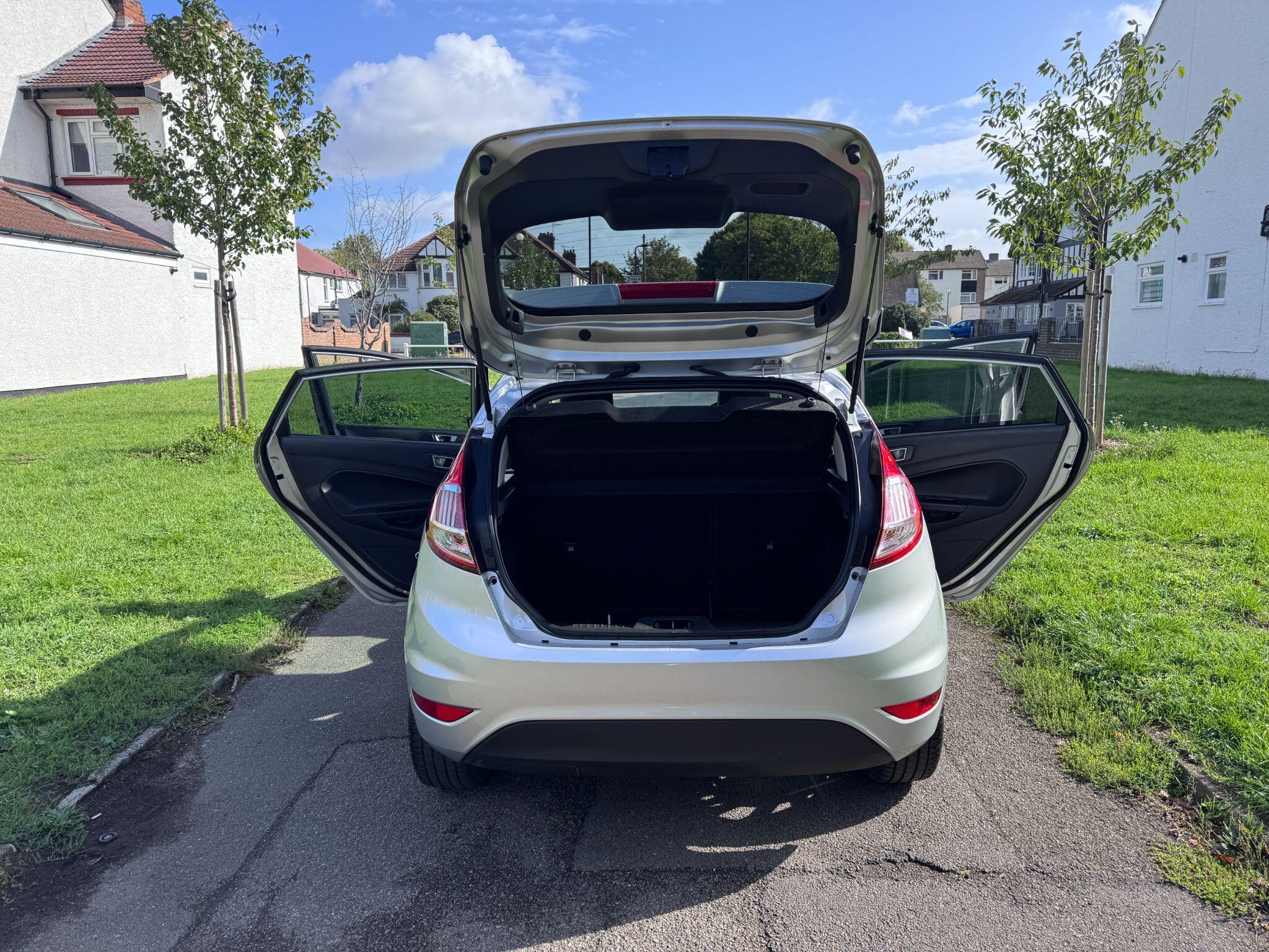 2017 Ford Fiesta image 30