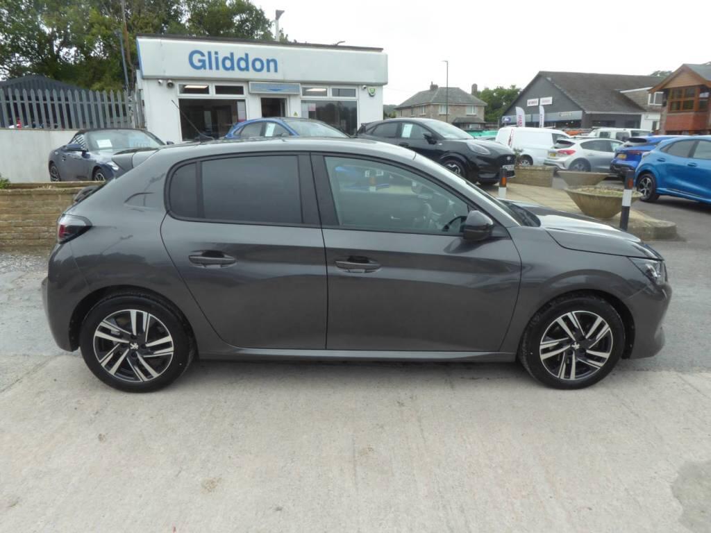 Peugeot 208 view 2