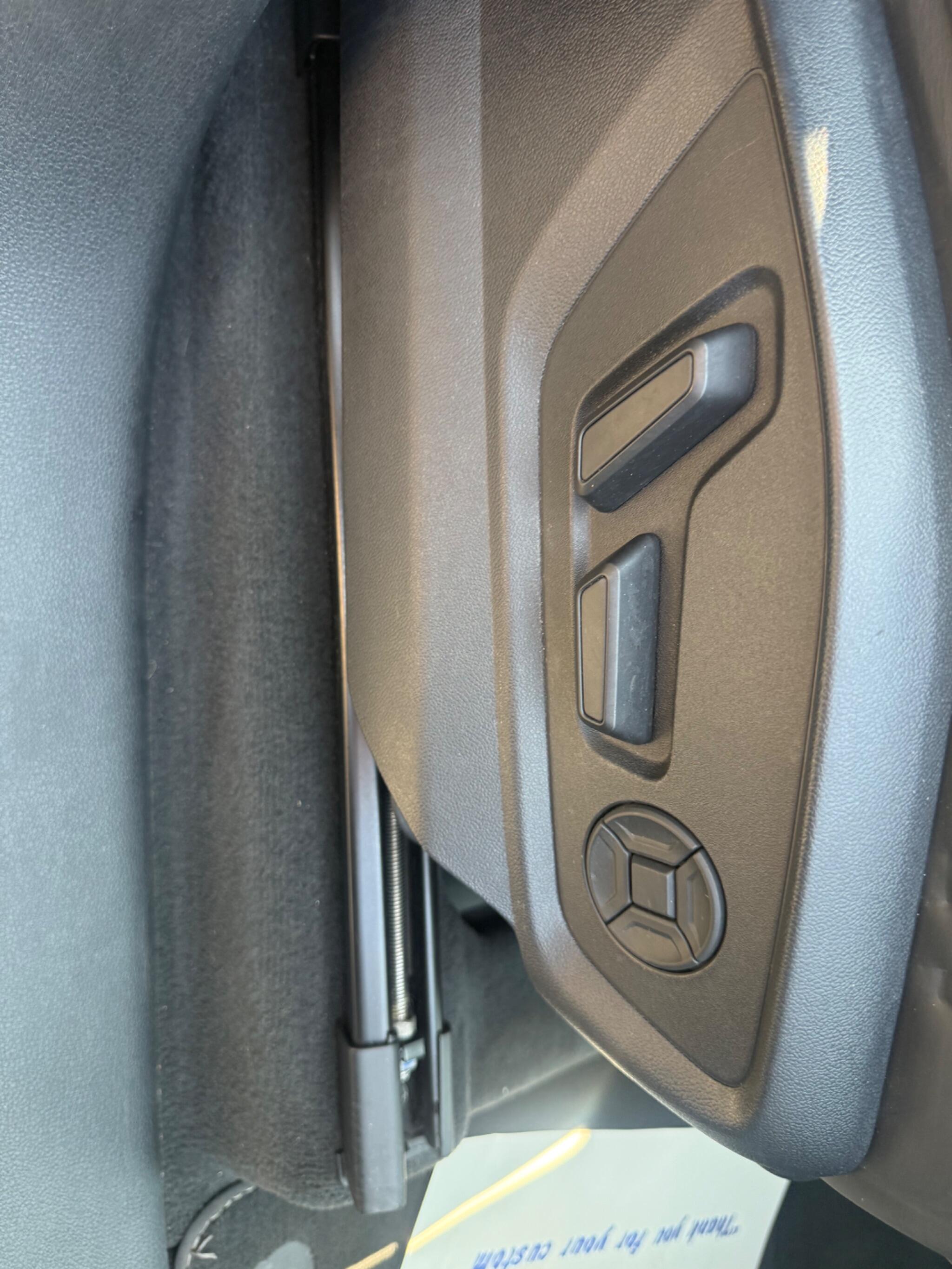Audi Q7 view 8