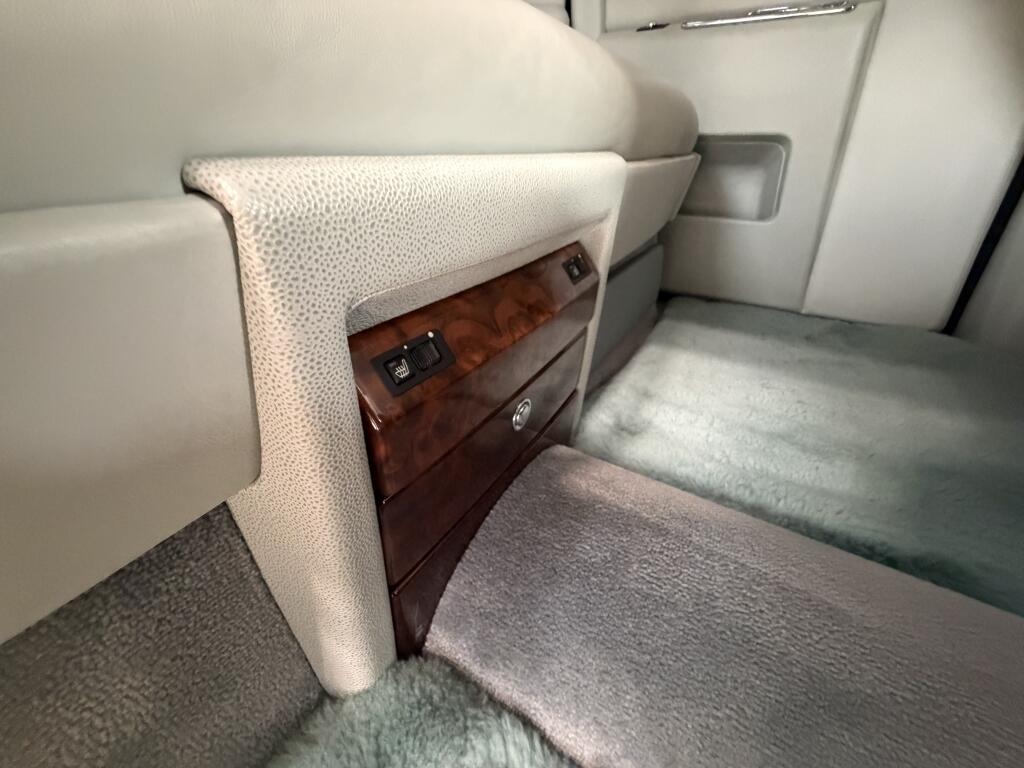 Rolls-Royce Phantom view 25