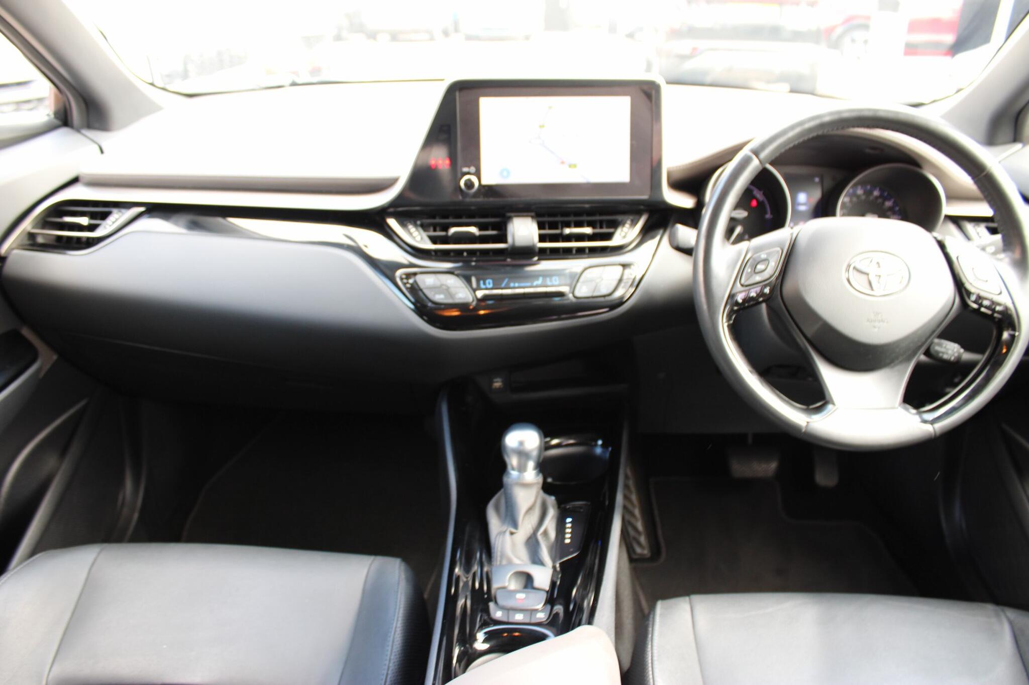 Toyota C-HR view 11