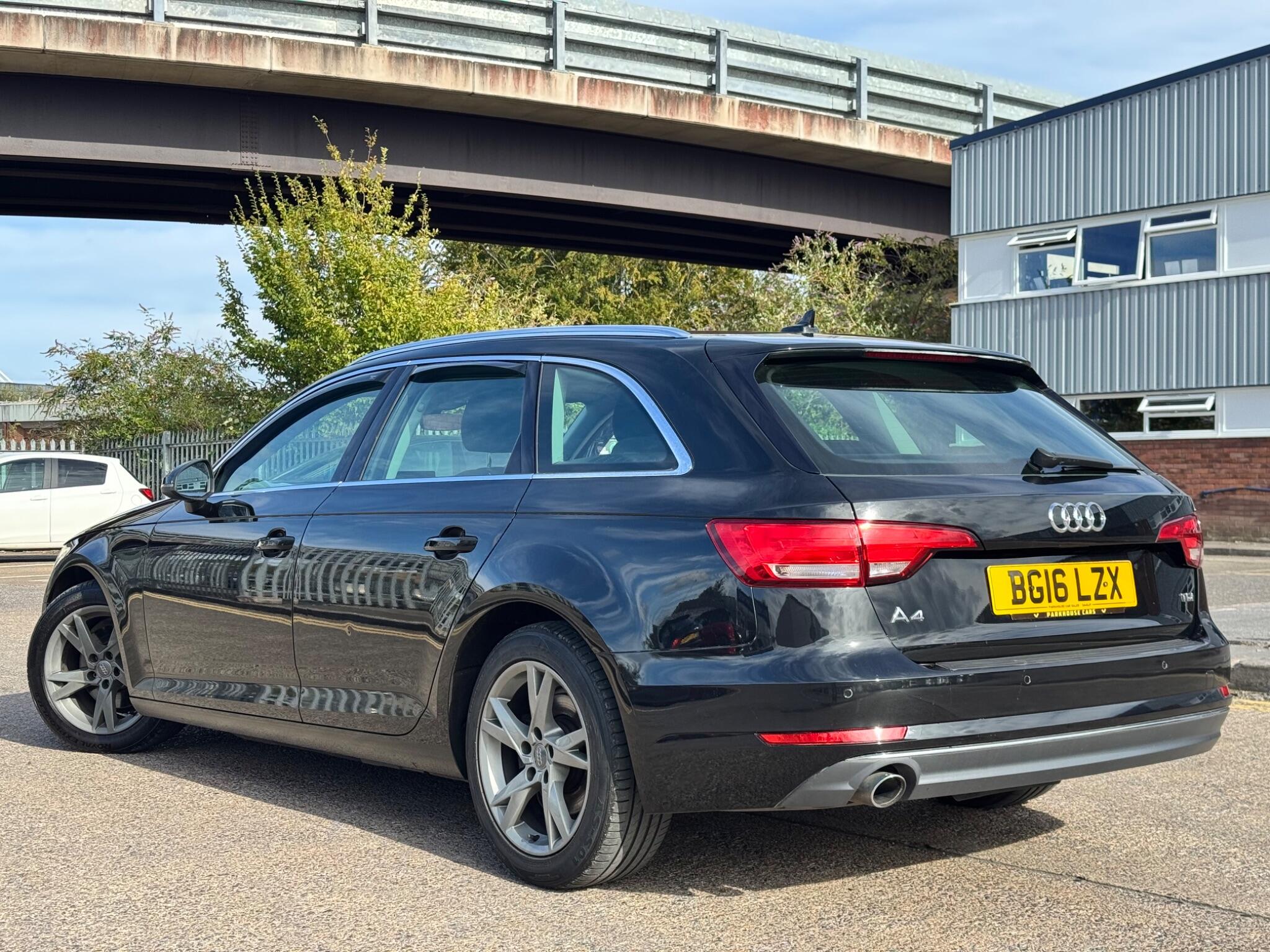 Audi A4 view 8